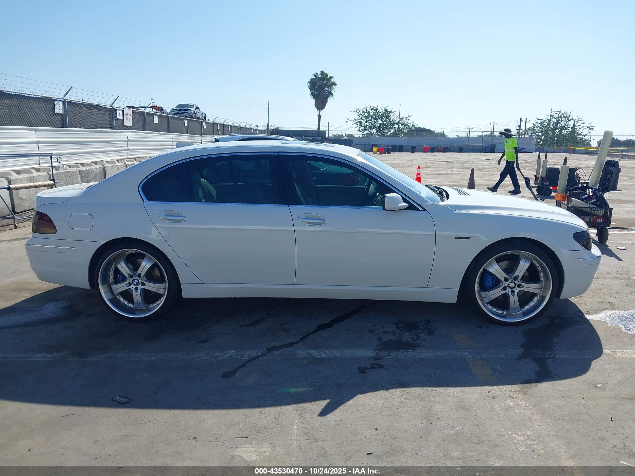 2007 Bmw 750li   White vin: WBAHN83557DT66840
