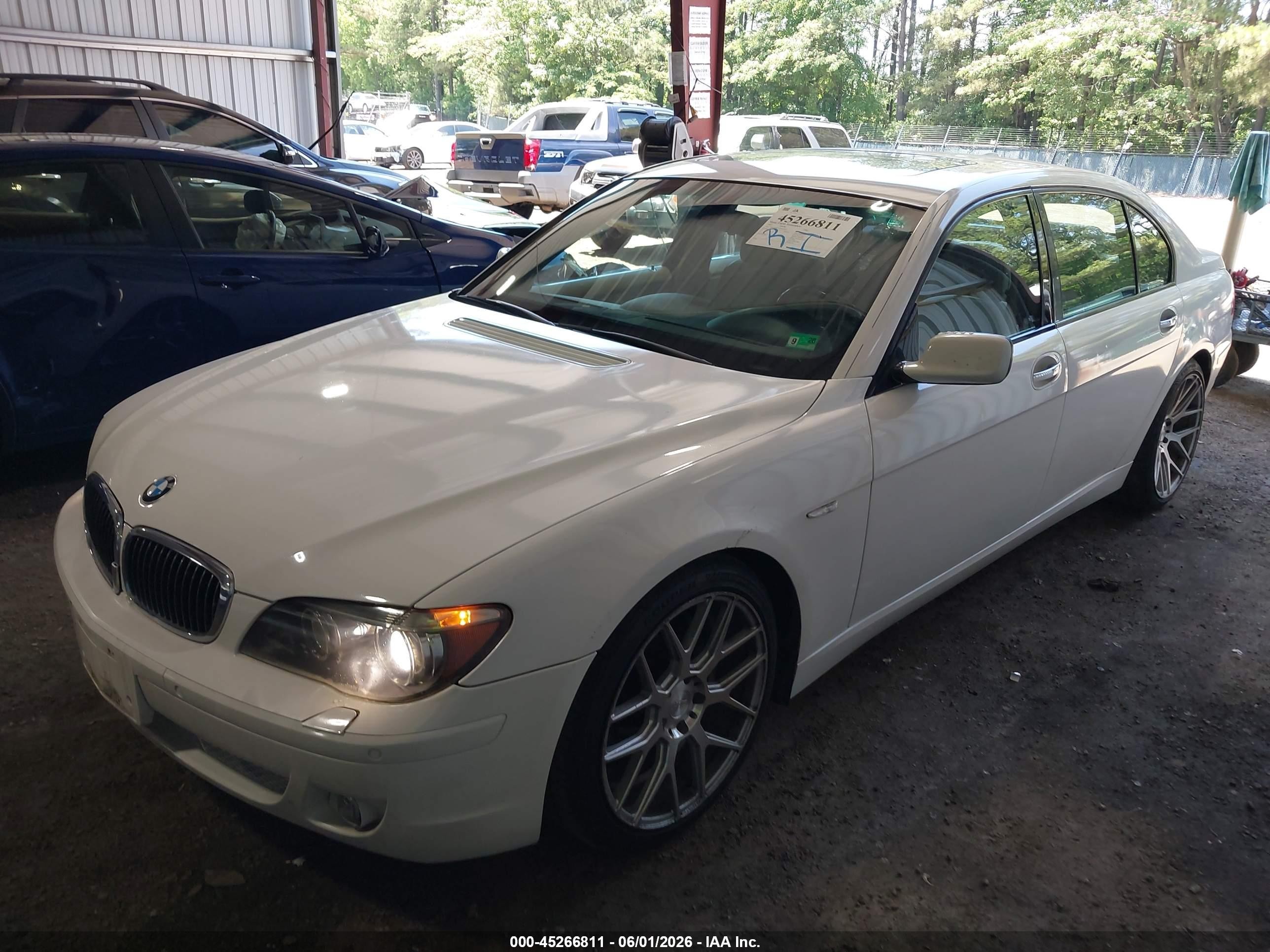 2007 Bmw 750li   White vin: WBAHN83557DT67910