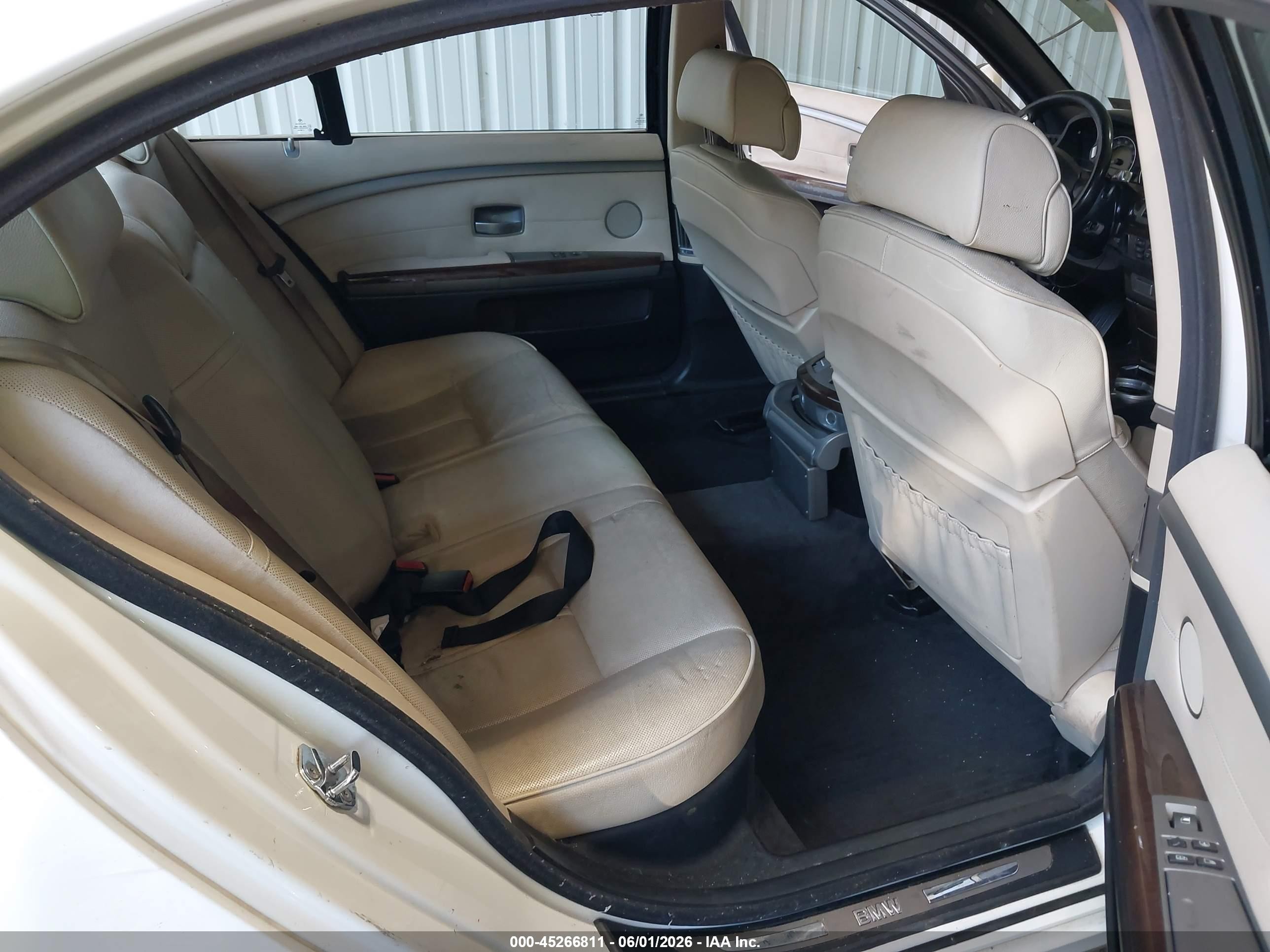 2007 Bmw 750li   White vin: WBAHN83557DT67910