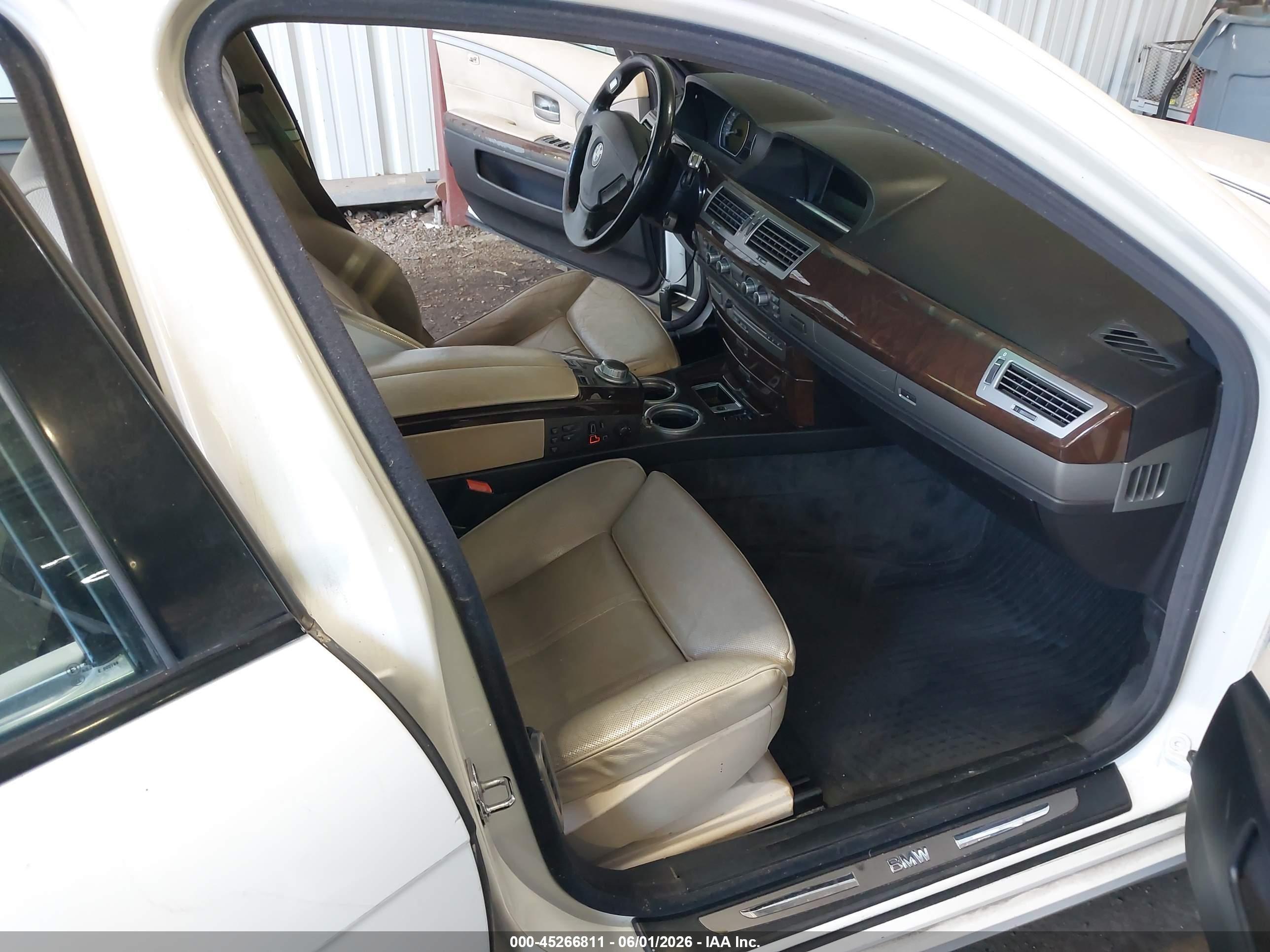 2007 Bmw 750li   White vin: WBAHN83557DT67910
