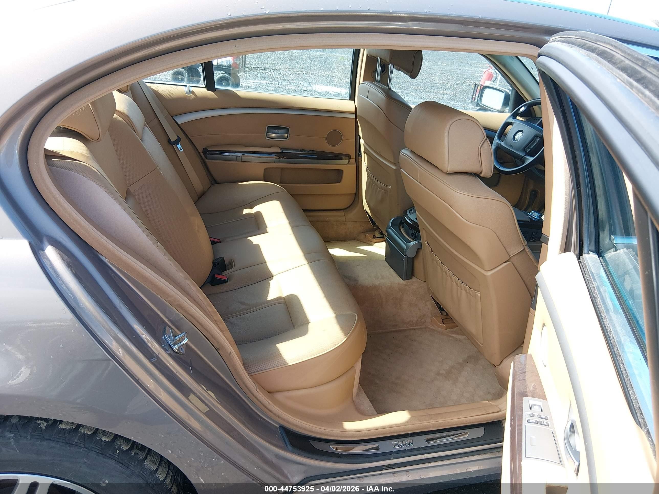 2007 Bmw 750   Dark Brown vin: WBAHN83587DT73250