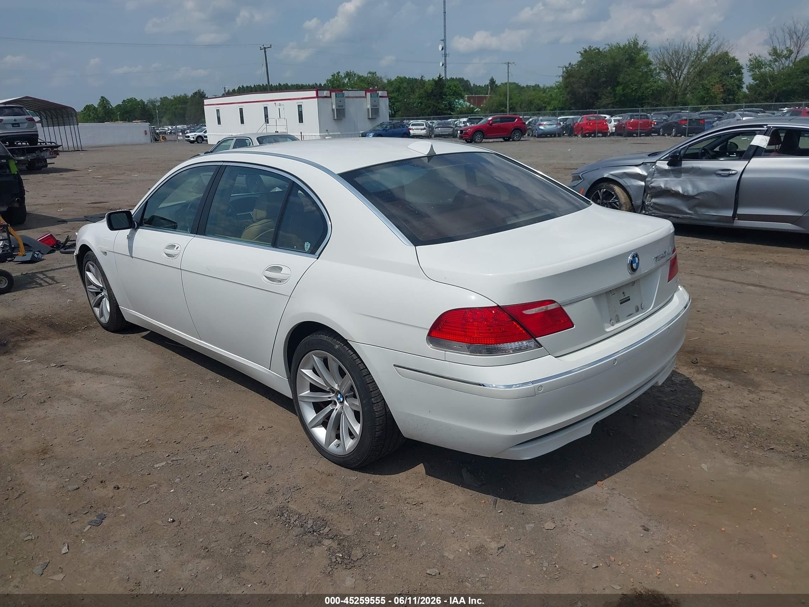 2007 Bmw 750li   White vin: WBAHN835X7DT75064