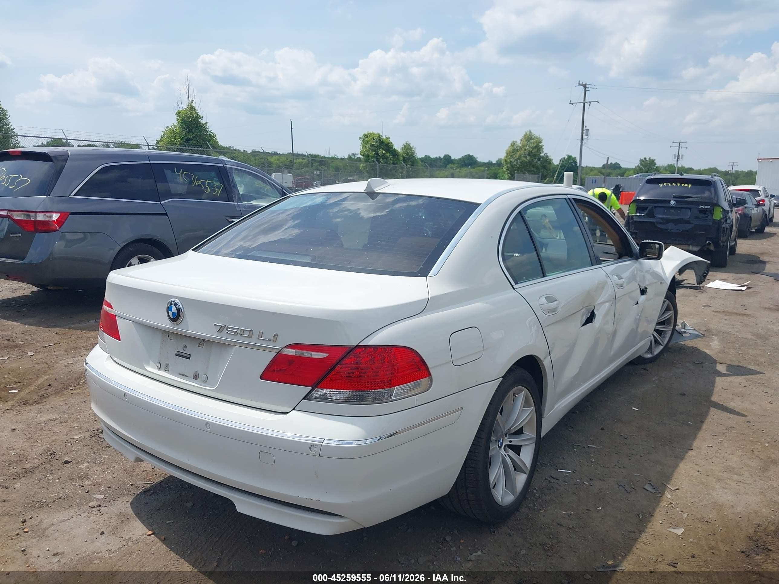 2007 Bmw 750li   White vin: WBAHN835X7DT75064