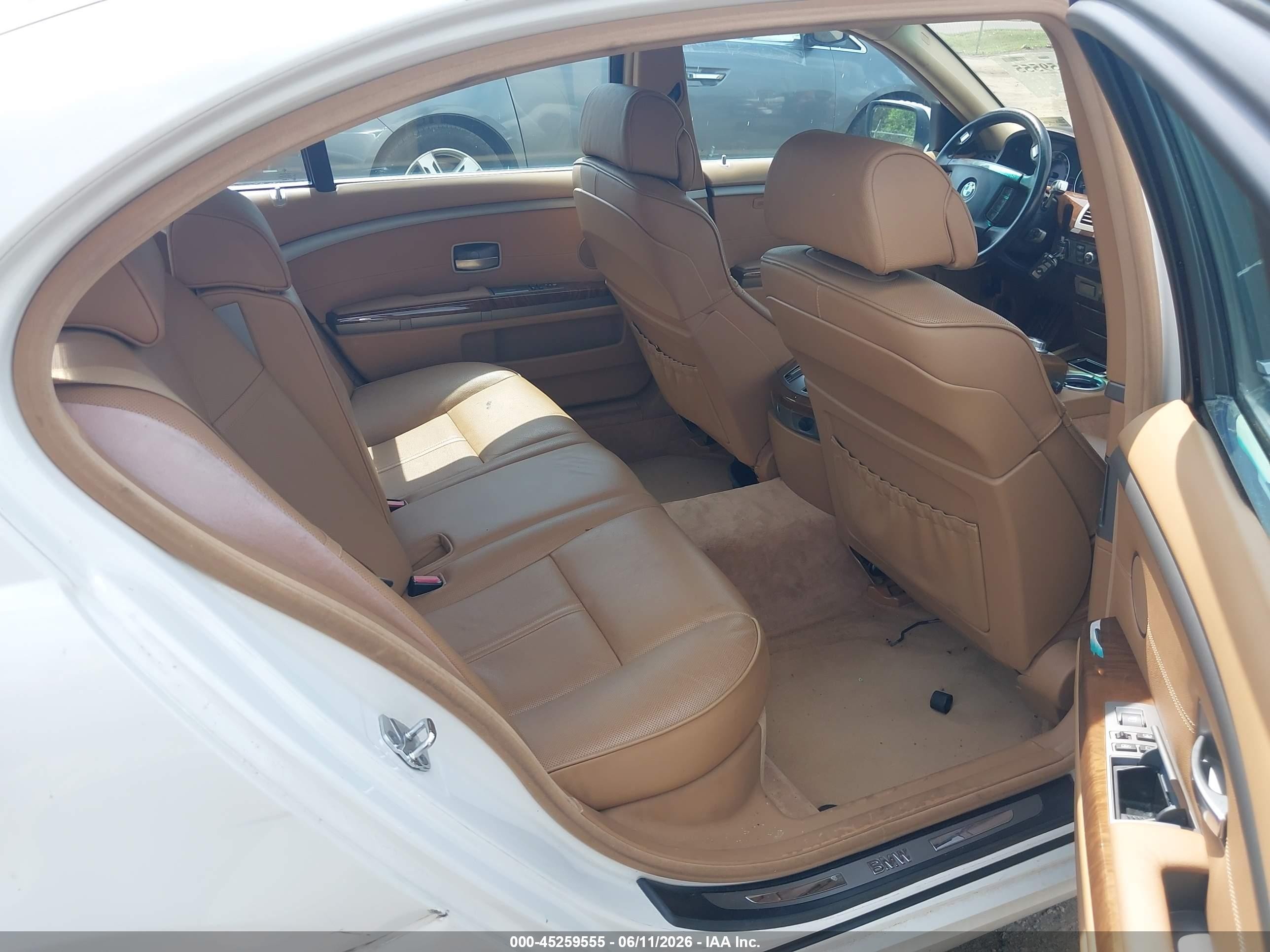 2007 Bmw 750li   White vin: WBAHN835X7DT75064