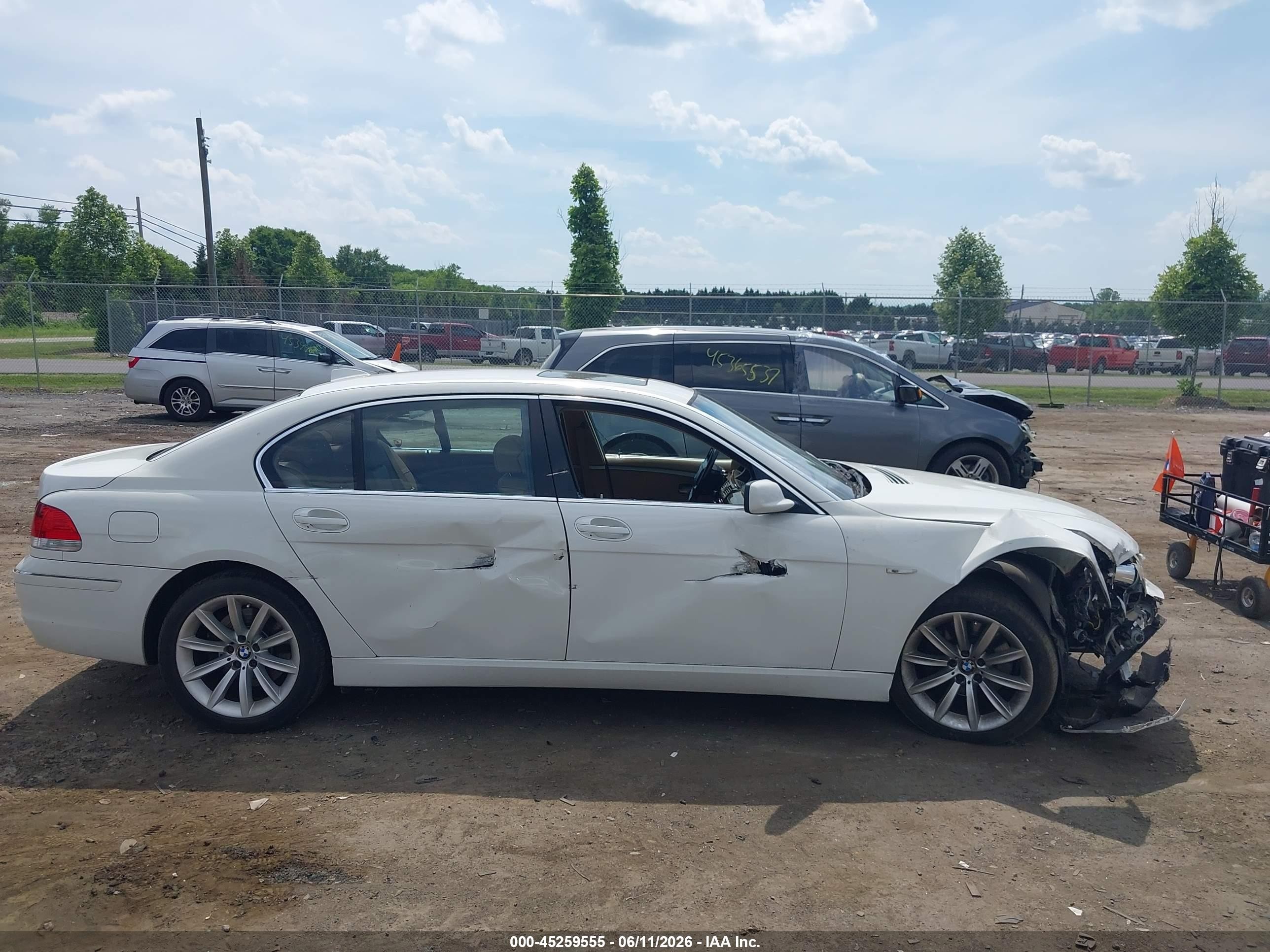 2007 Bmw 750li   White vin: WBAHN835X7DT75064
