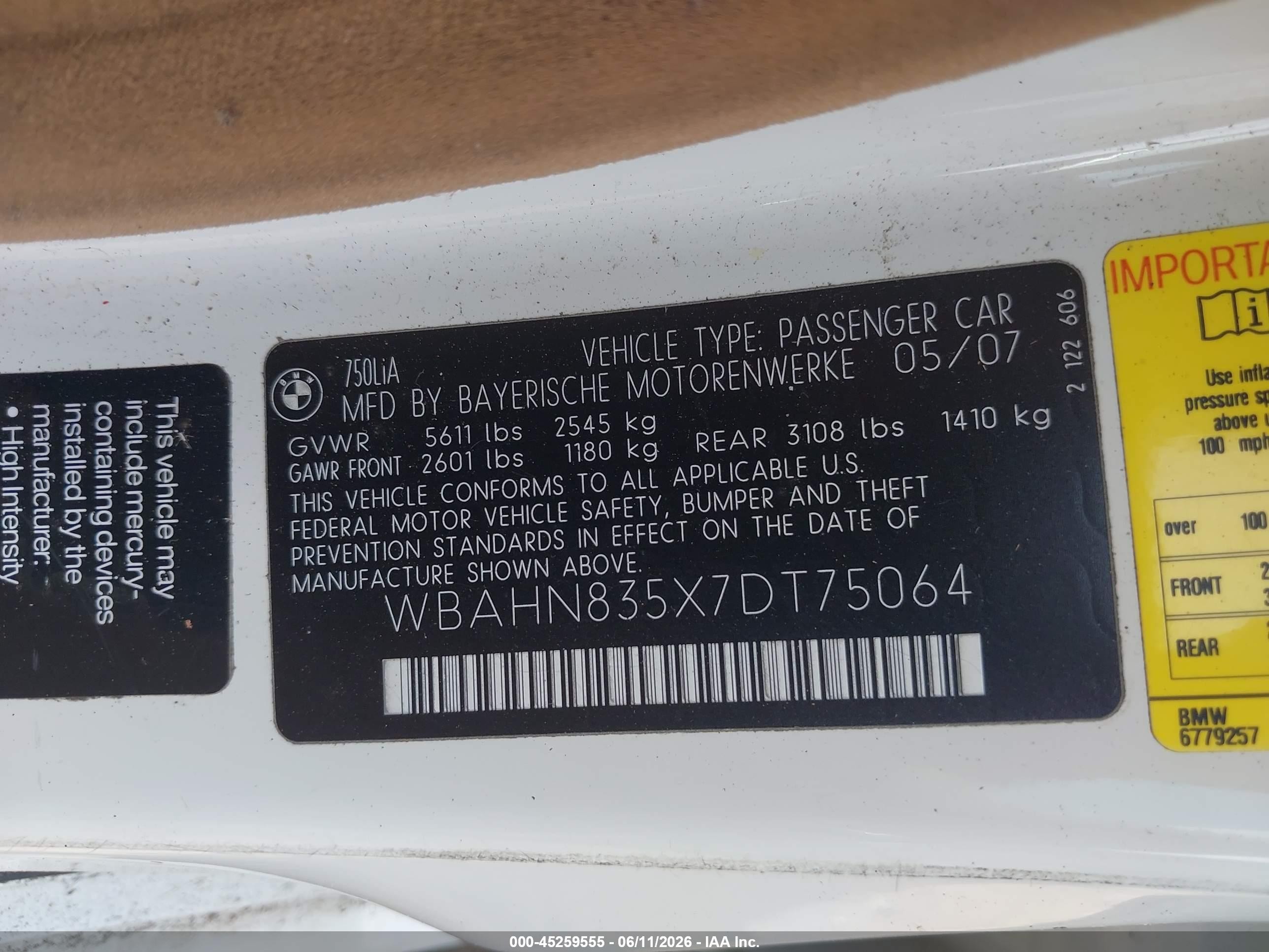 2007 Bmw 750li   White vin: WBAHN835X7DT75064