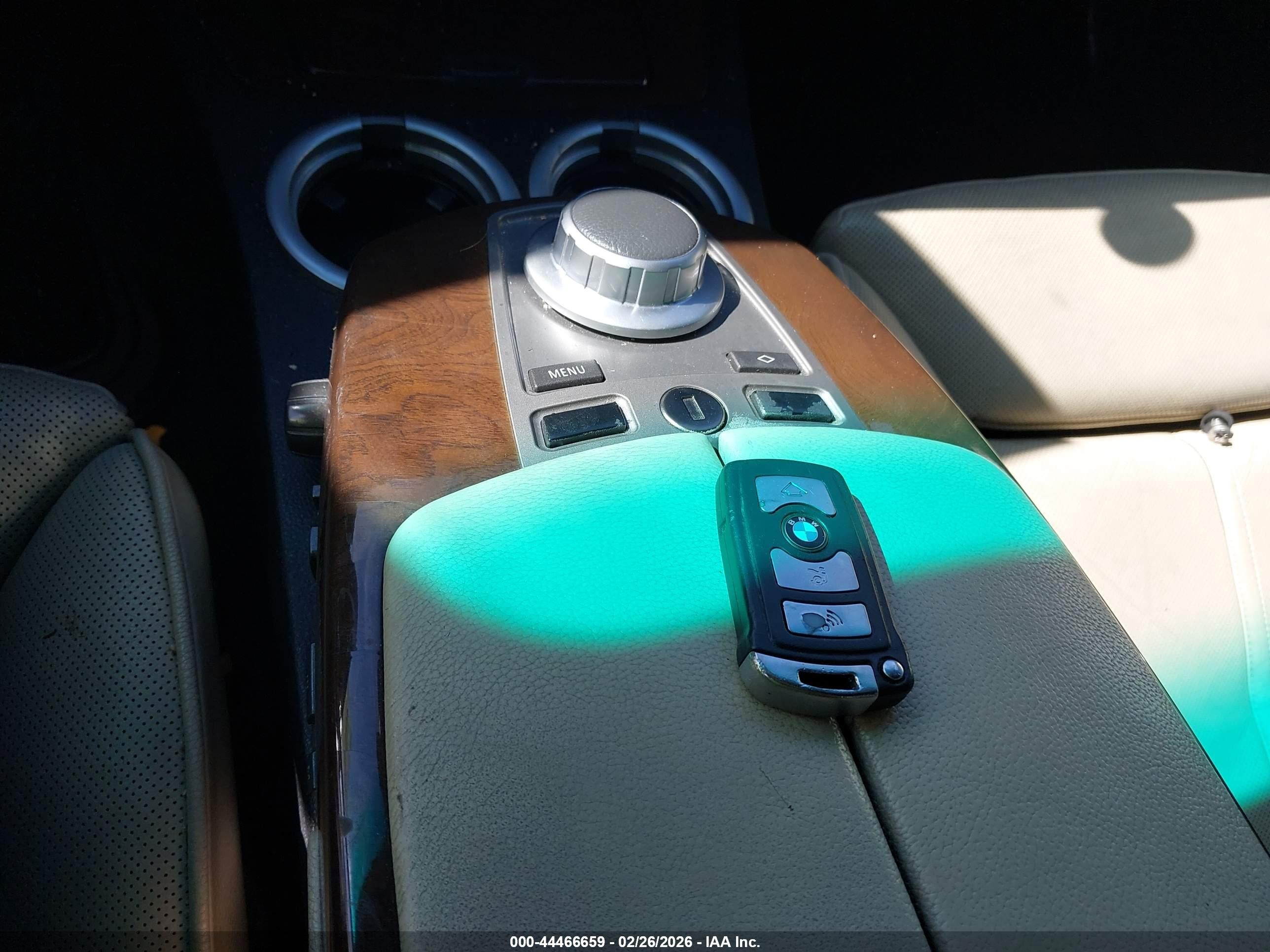 2008 Bmw 750li   White vin: WBAHN835X8DT83215