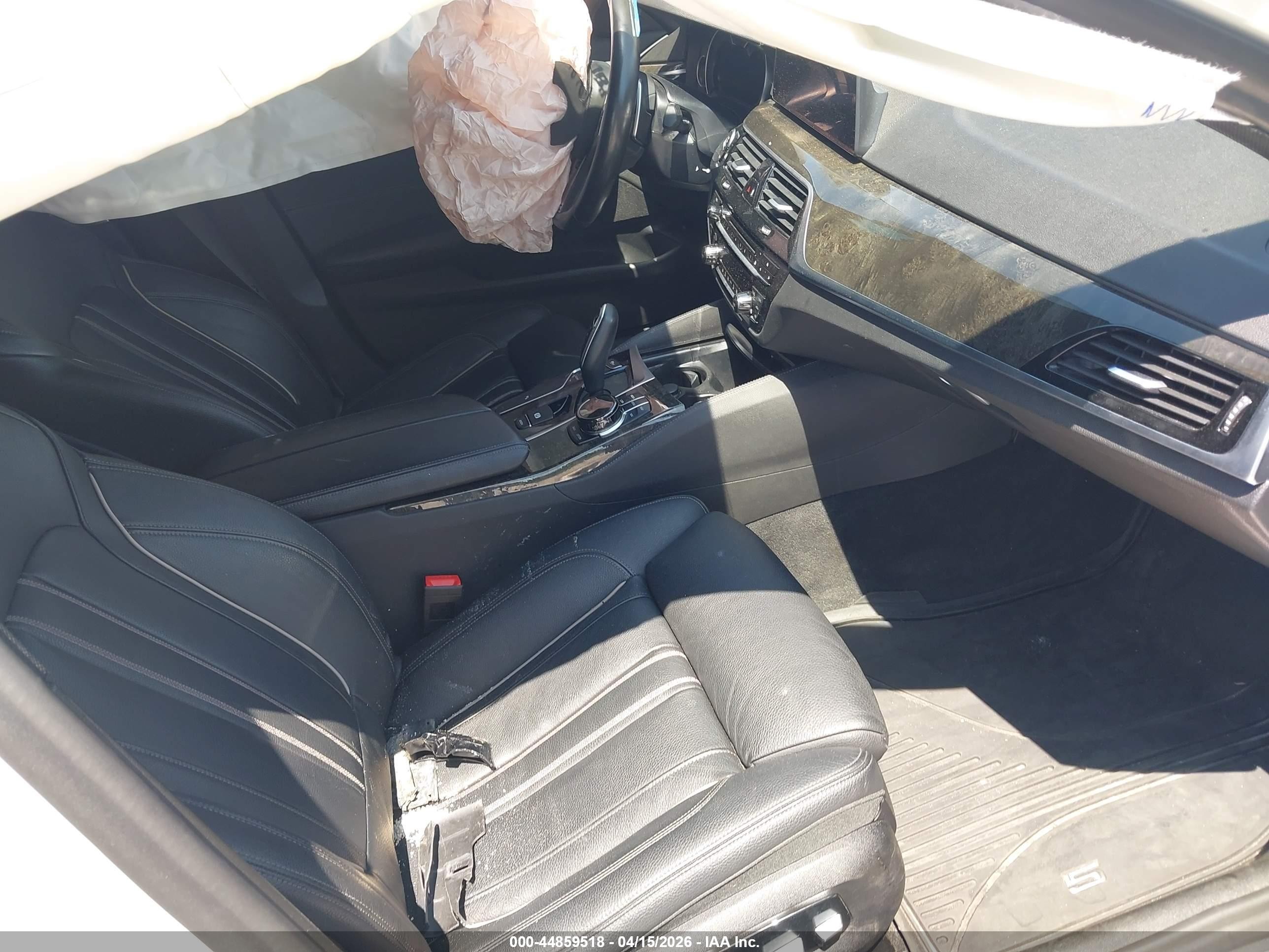 2019 Bmw 530i   White vin: WBAJA5C59KBX87833