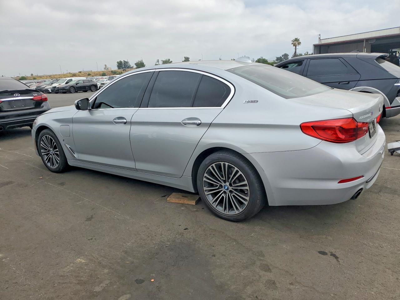 2018 Bmw 530xe Silver vin: WBAJB1C50JB083721