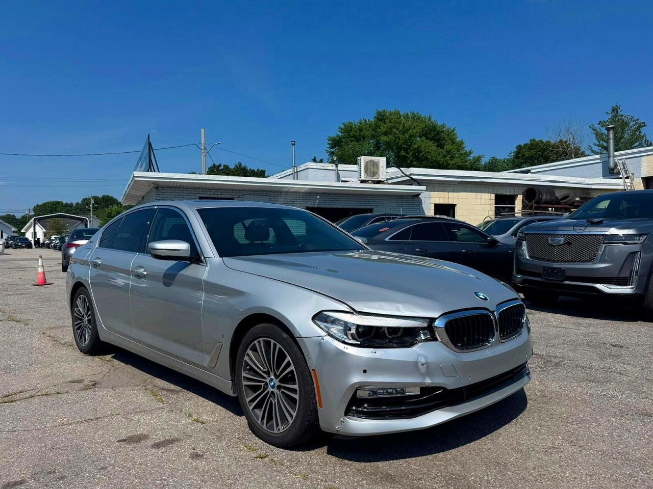 2018 Bmw 530xe Серый vin: WBAJB1C56JB084145
