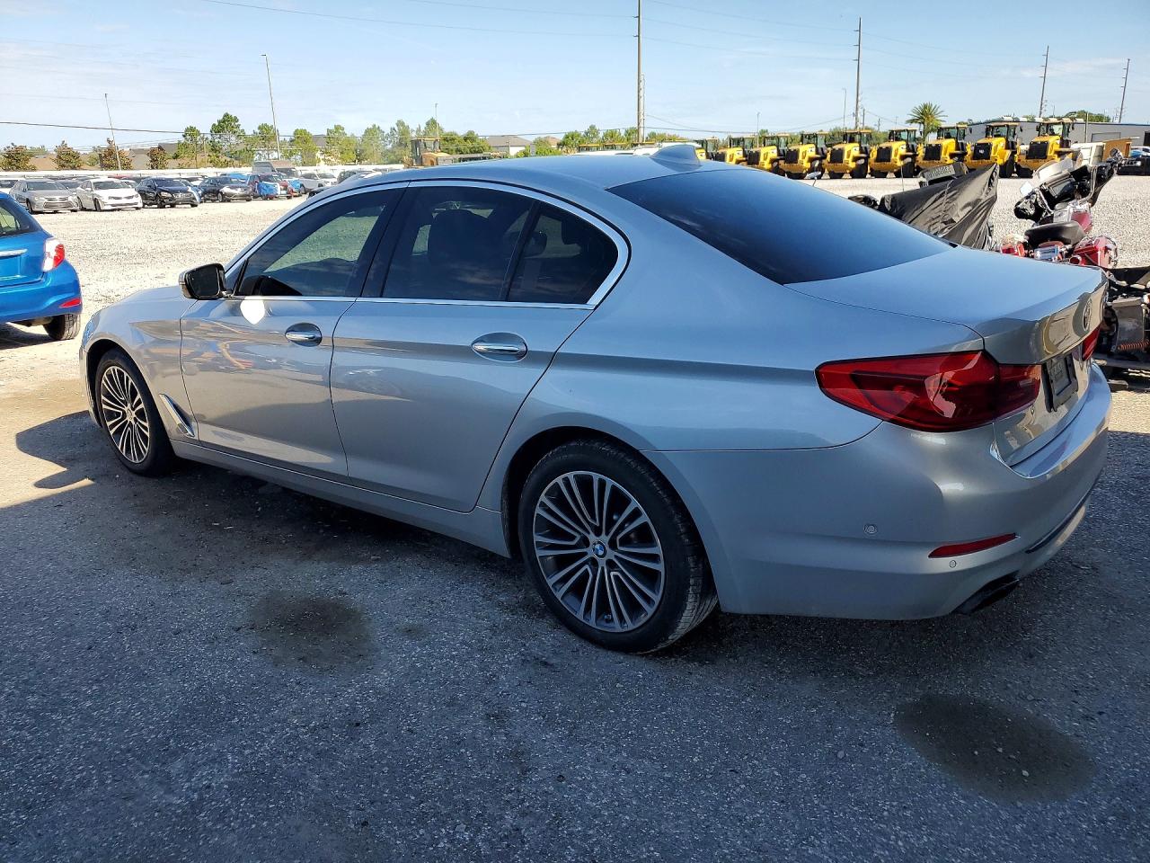 2018 Bmw 540 I Серебряный vin: WBAJE5C56JWA92711