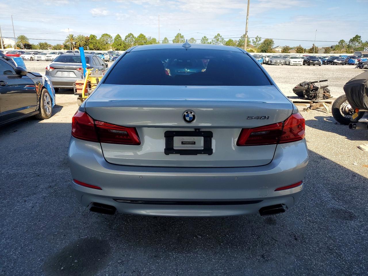 2018 Bmw 540 I Серебряный vin: WBAJE5C56JWA92711