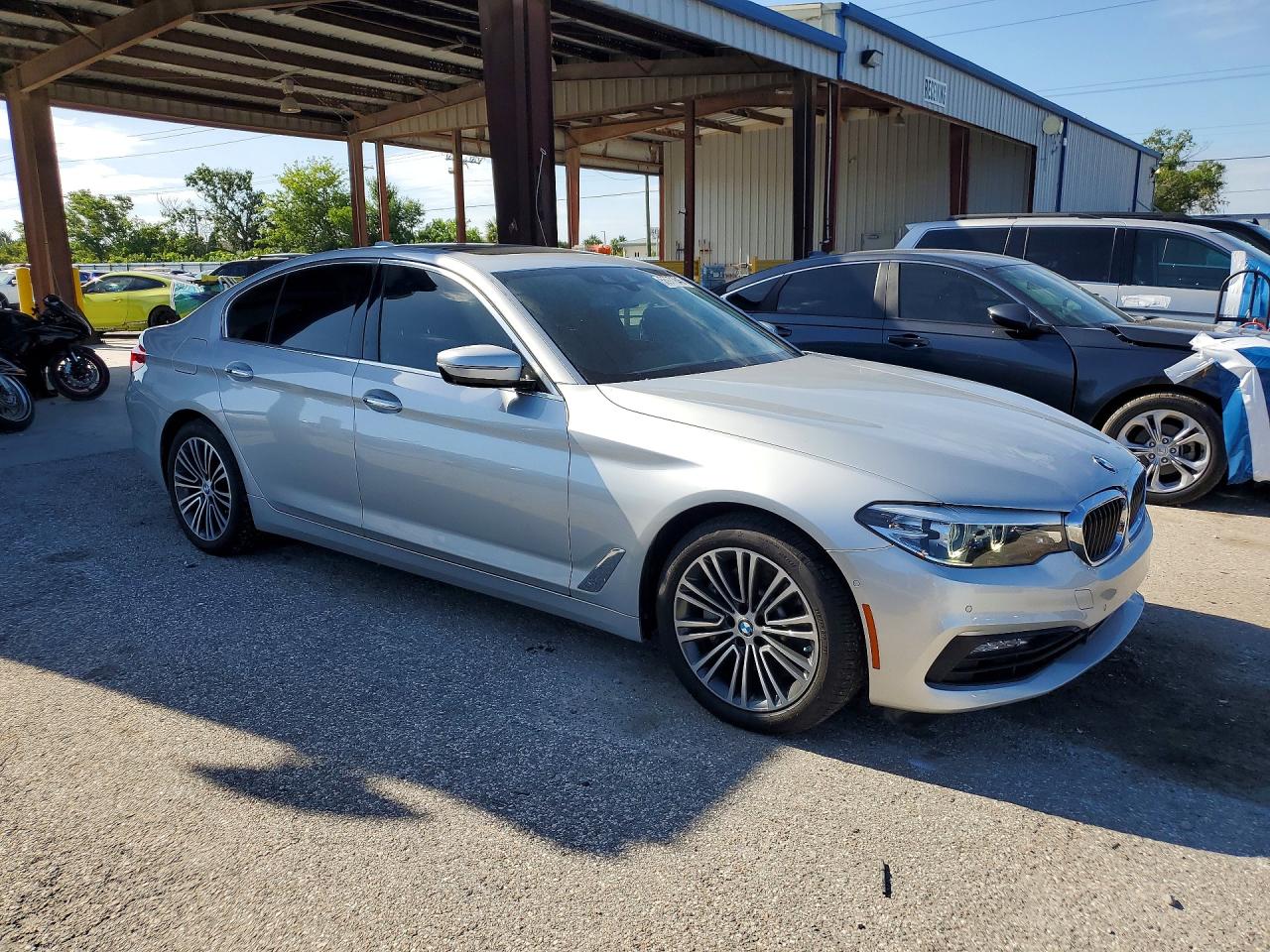 2018 Bmw 540 I Серебряный vin: WBAJE5C56JWA92711