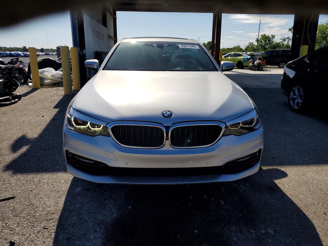 2018 Bmw 540 I Серебряный vin: WBAJE5C56JWA92711