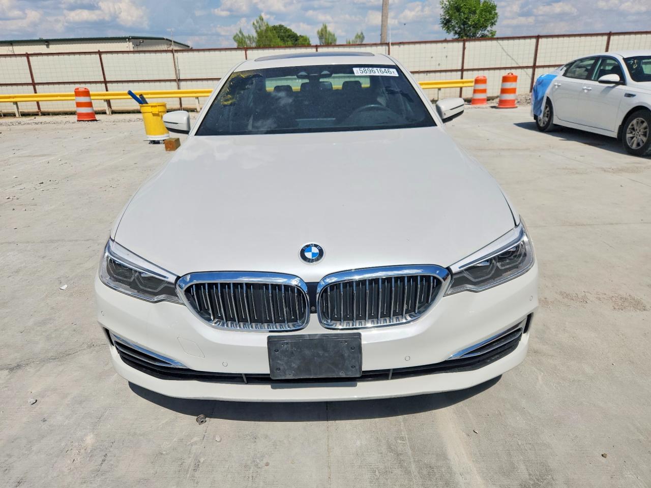 2019 Bmw 540 I Белый vin: WBAJE5C5XKWE66142