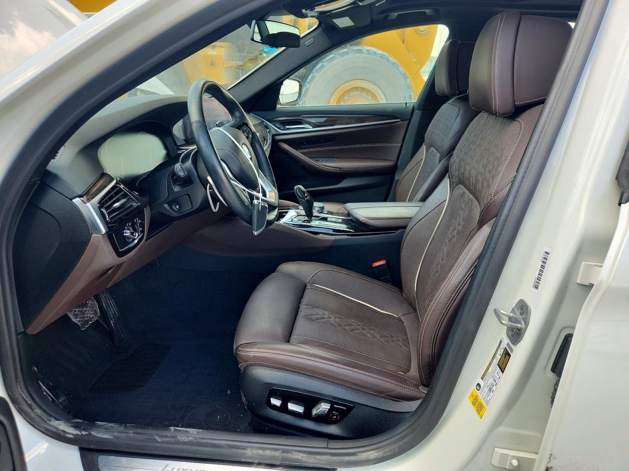2019 Bmw 540 I Белый vin: WBAJE5C5XKWE66142