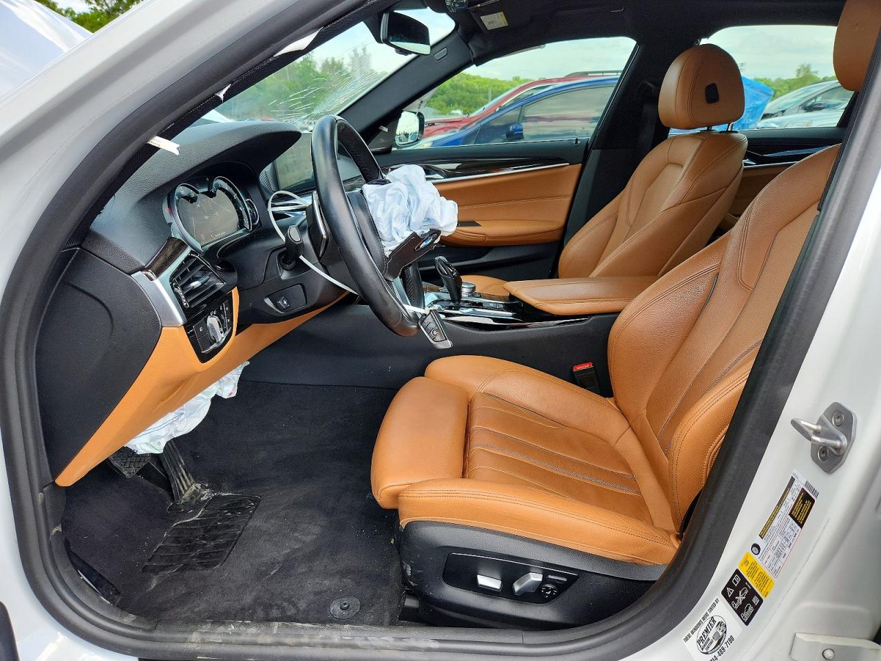 2018 Bmw 540 Xi Белый vin: WBAJE7C54JG891292