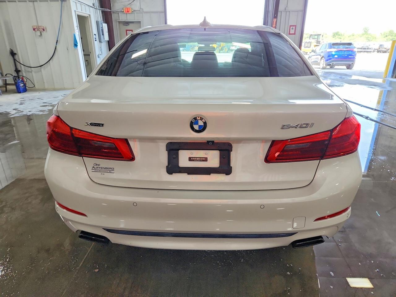 2018 Bmw 540 Xi Белый vin: WBAJE7C54JG891292