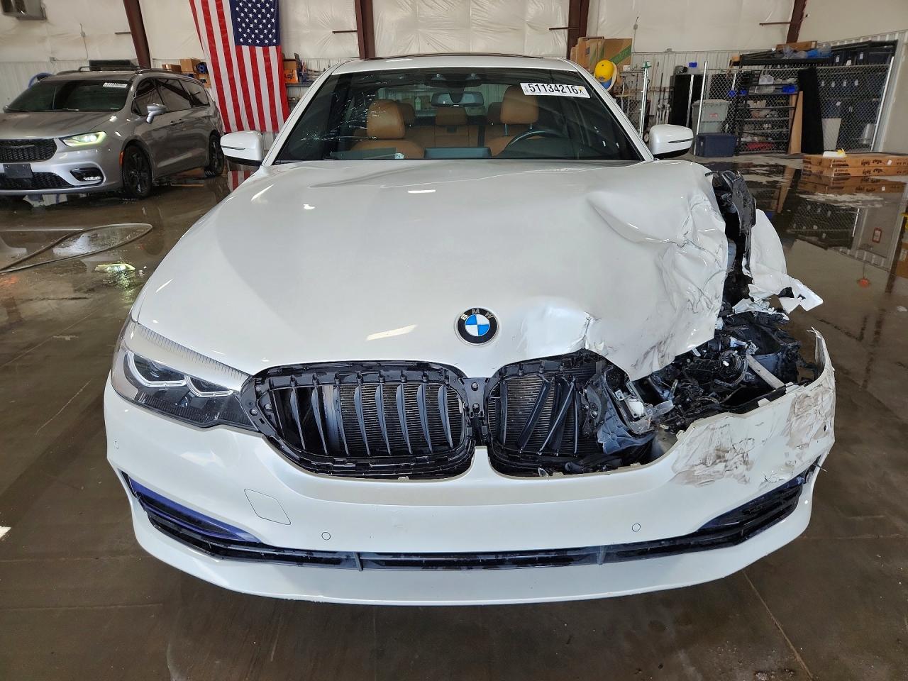 2018 Bmw 540 Xi Белый vin: WBAJE7C54JG891292