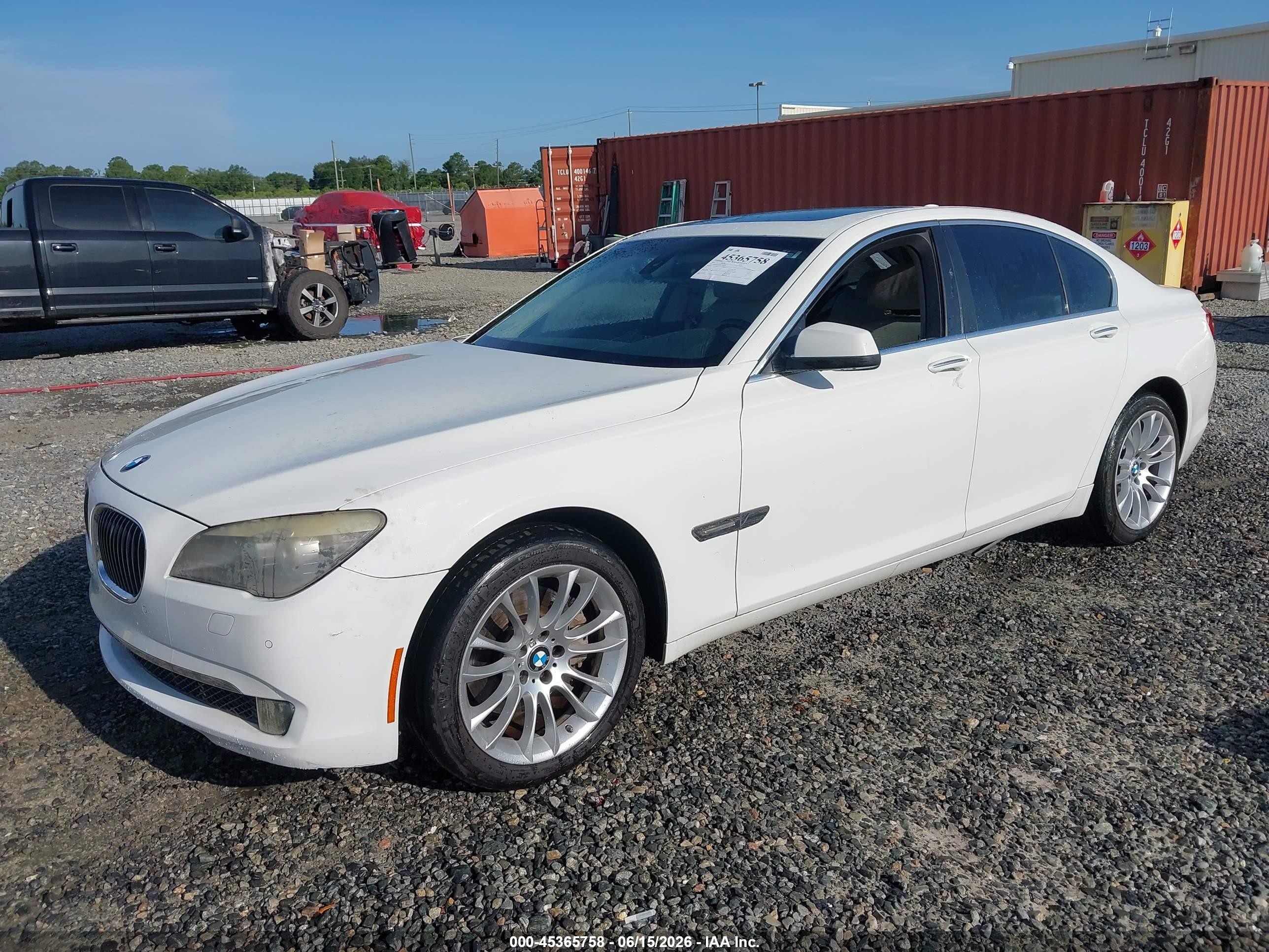 2011 Bmw 740i   White vin: WBAKA4C51BC392439
