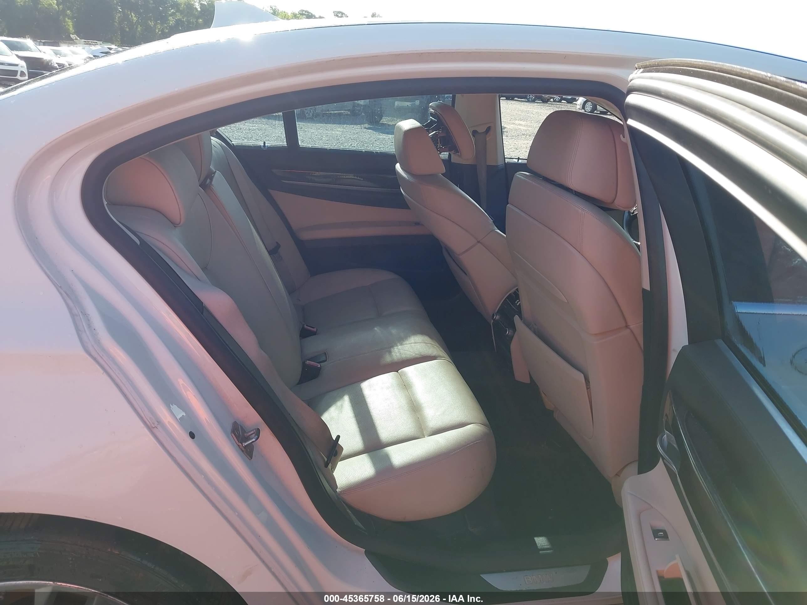 2011 Bmw 740i   White vin: WBAKA4C51BC392439