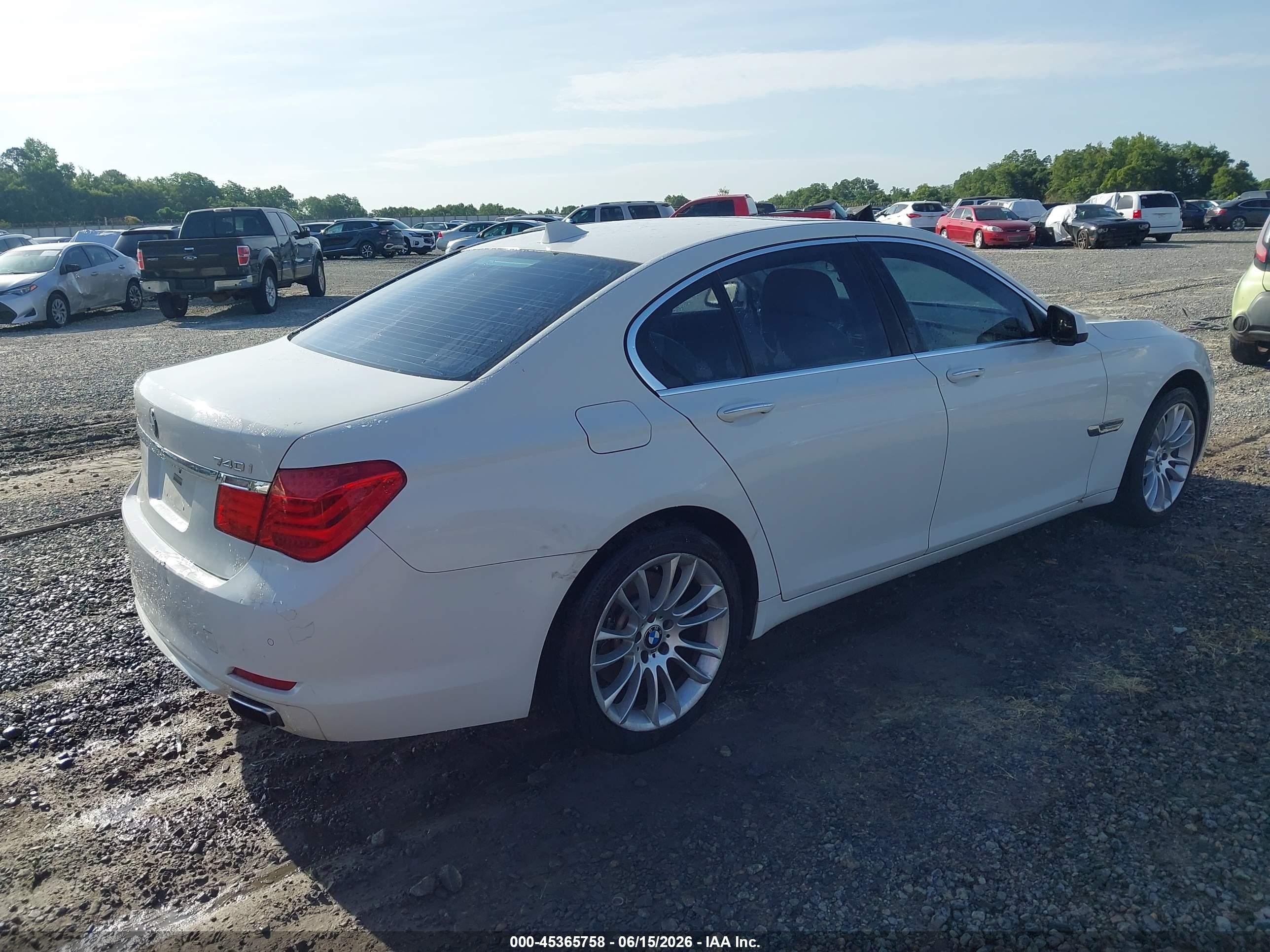 2011 Bmw 740i   White vin: WBAKA4C51BC392439