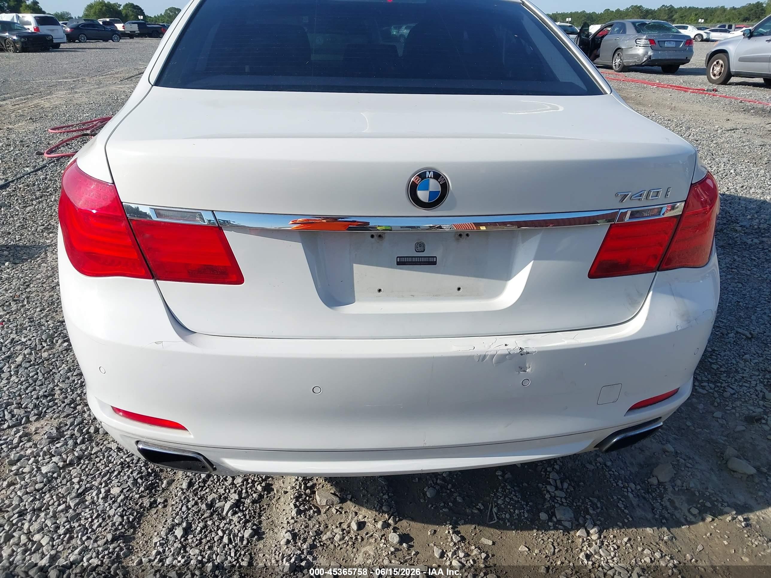 2011 Bmw 740i   White vin: WBAKA4C51BC392439