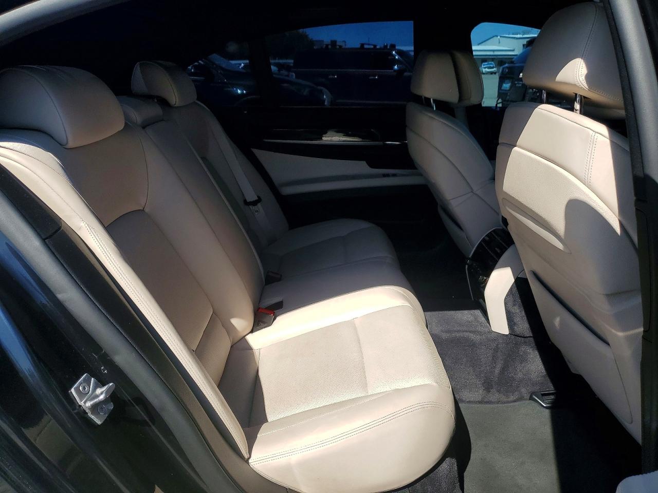 2011 Bmw 740 I Черный vin: WBAKA4C52BC392093
