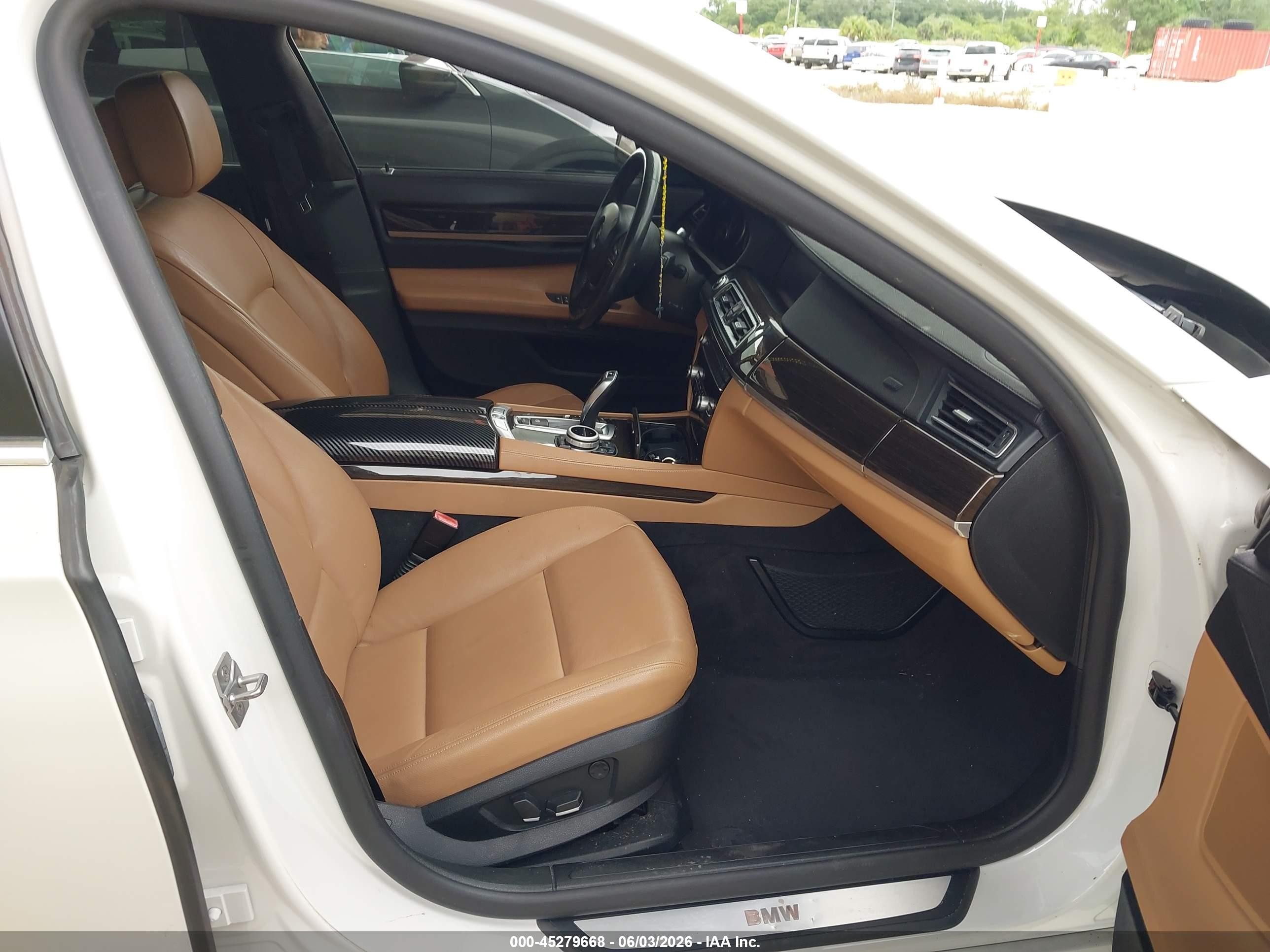 2012 Bmw 740i   White vin: WBAKA4C53CDS99076