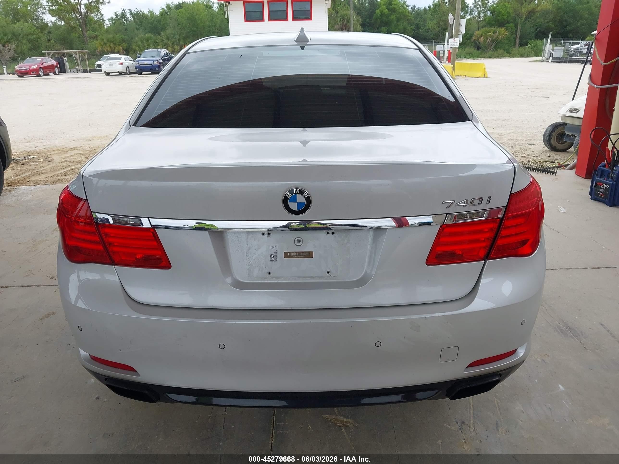 2012 Bmw 740i   White vin: WBAKA4C53CDS99076