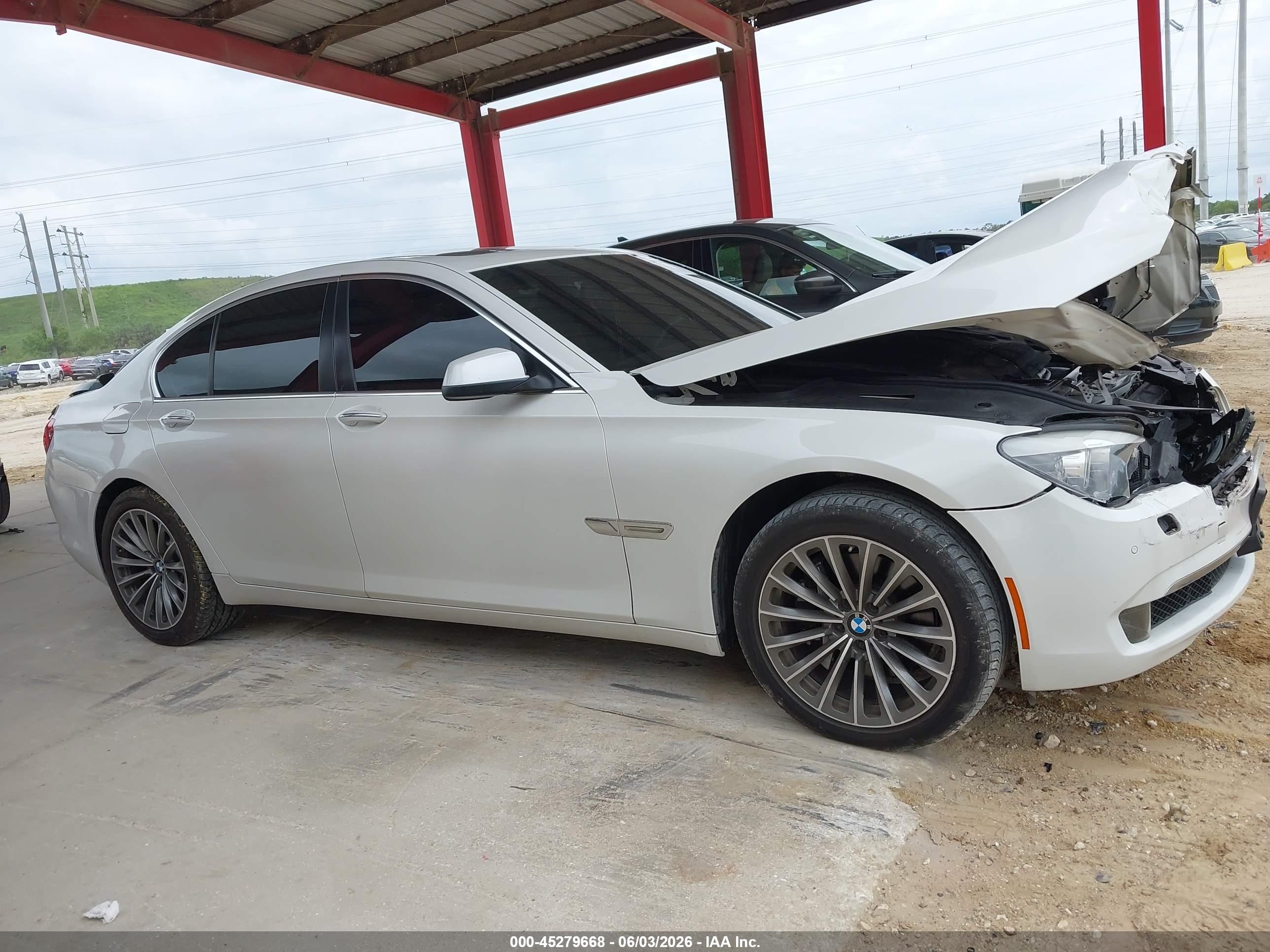 2012 Bmw 740i   White vin: WBAKA4C53CDS99076