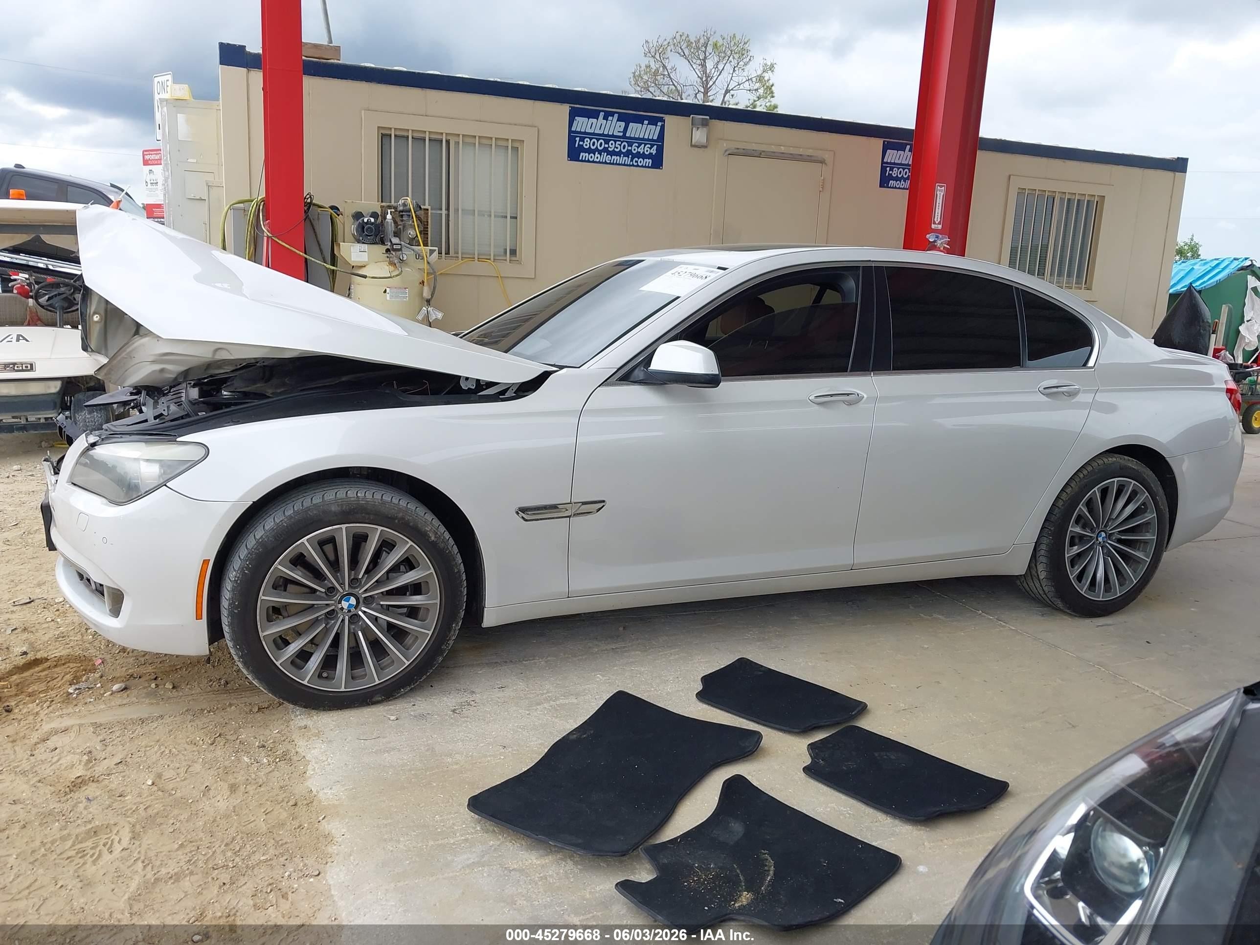 2012 Bmw 740i   White vin: WBAKA4C53CDS99076