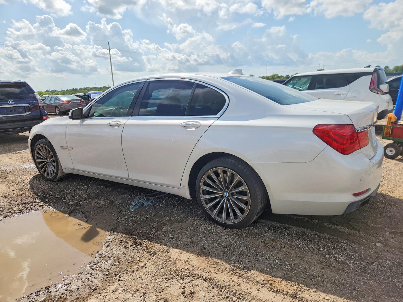 2012 Bmw 740 I White vin: WBAKA4C54CDS99121