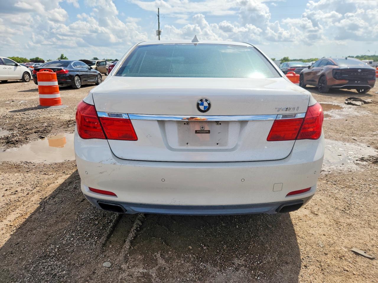 2012 Bmw 740 I White vin: WBAKA4C54CDS99121
