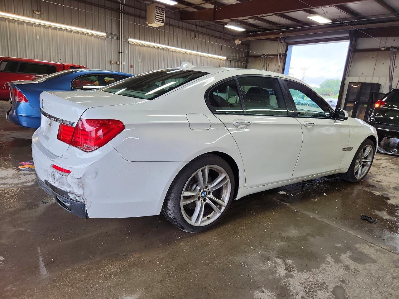 2012 Bmw 740 I Белый vin: WBAKA4C54CDS99197