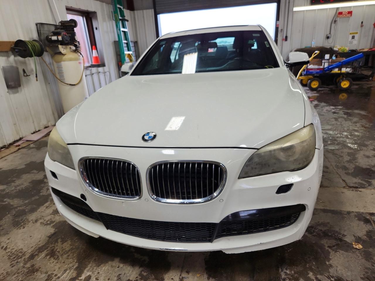 2012 Bmw 740 I Белый vin: WBAKA4C54CDS99197