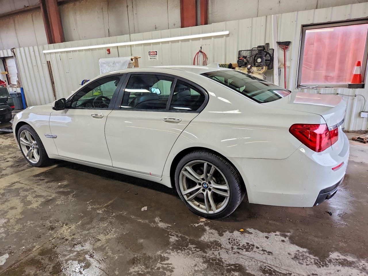 2012 Bmw 740 I Белый vin: WBAKA4C54CDS99197