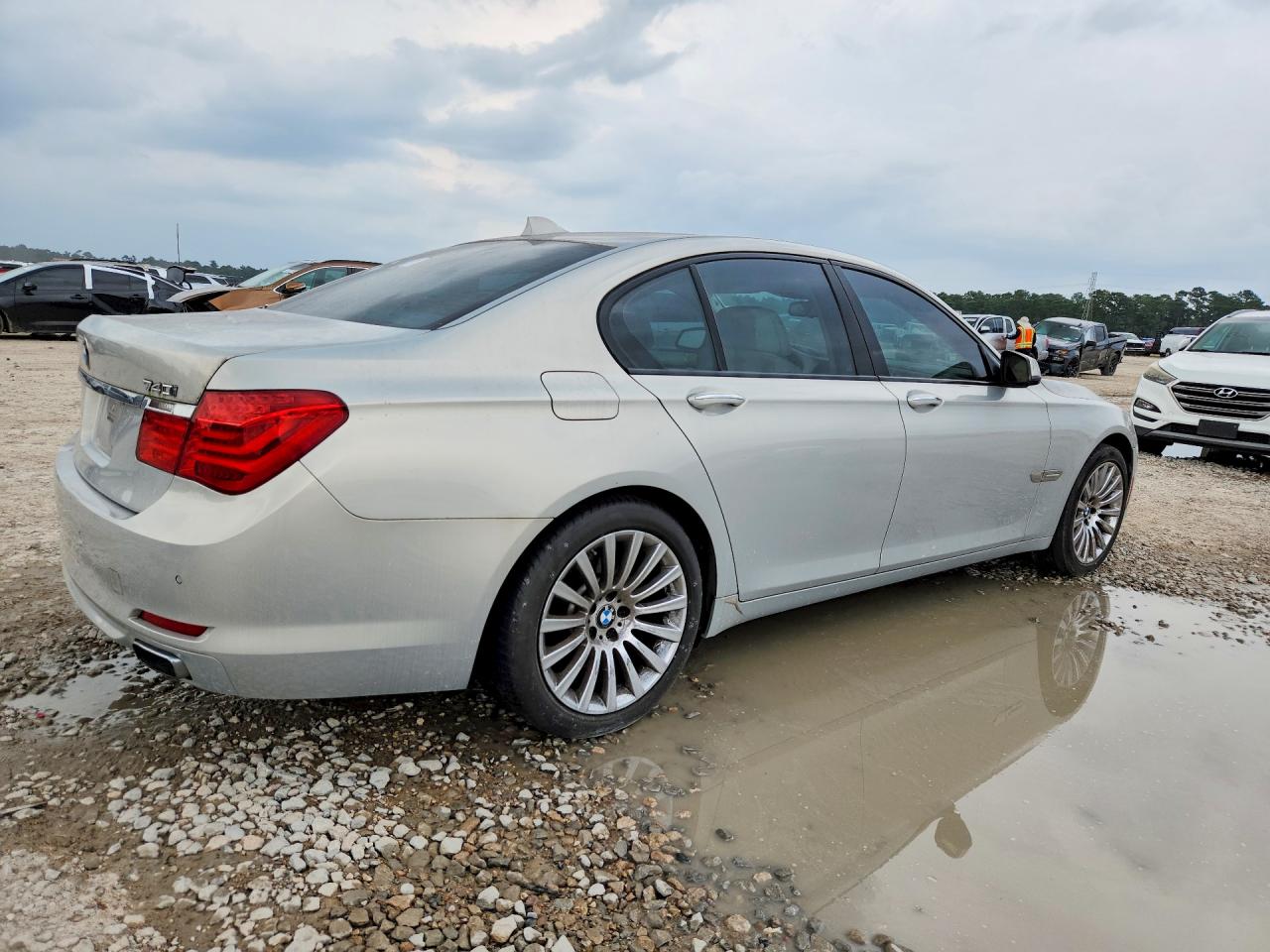 2011 Bmw 740 I Silver vin: WBAKA4C56BC612674
