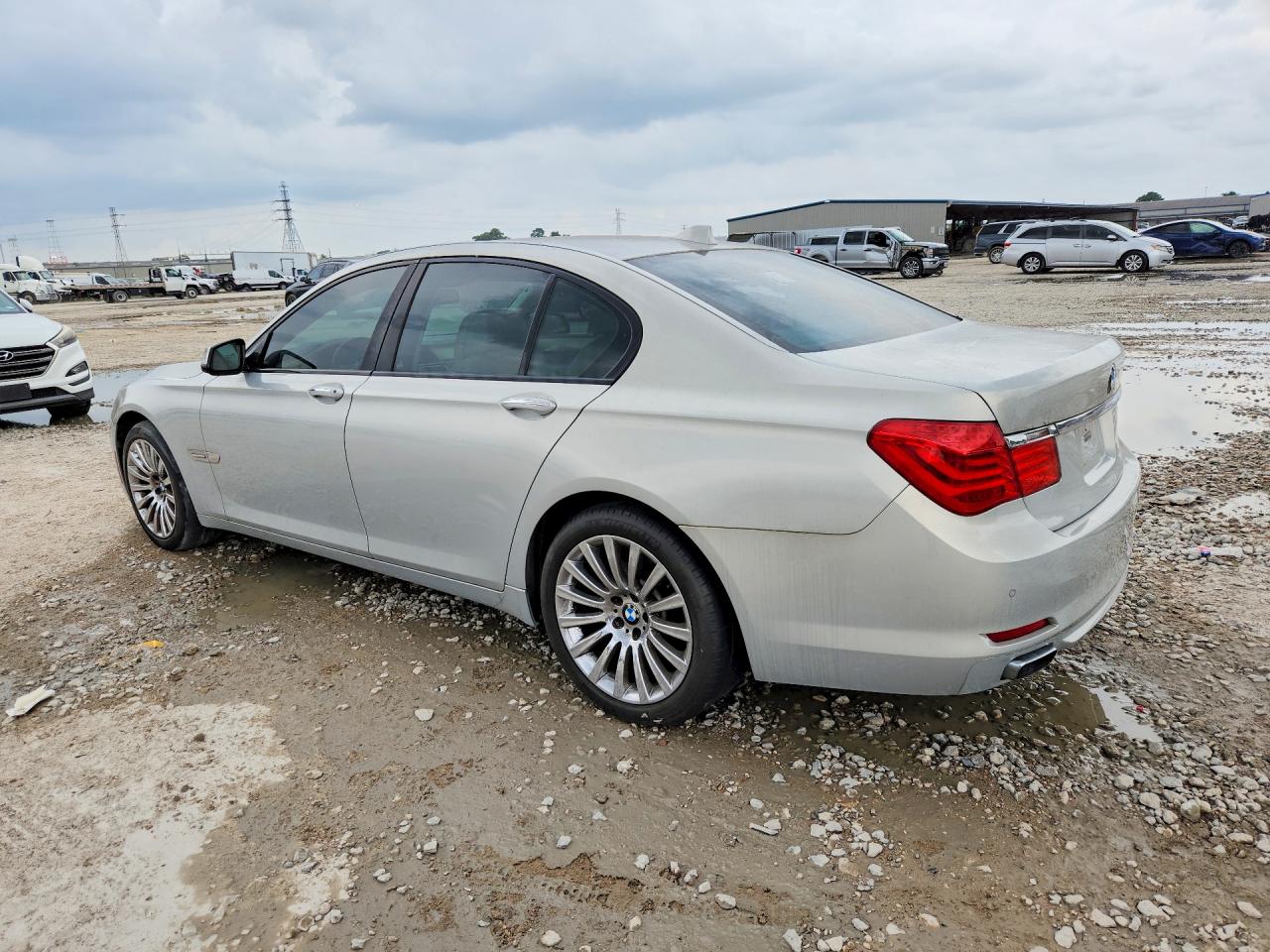 2011 Bmw 740 I Silver vin: WBAKA4C56BC612674