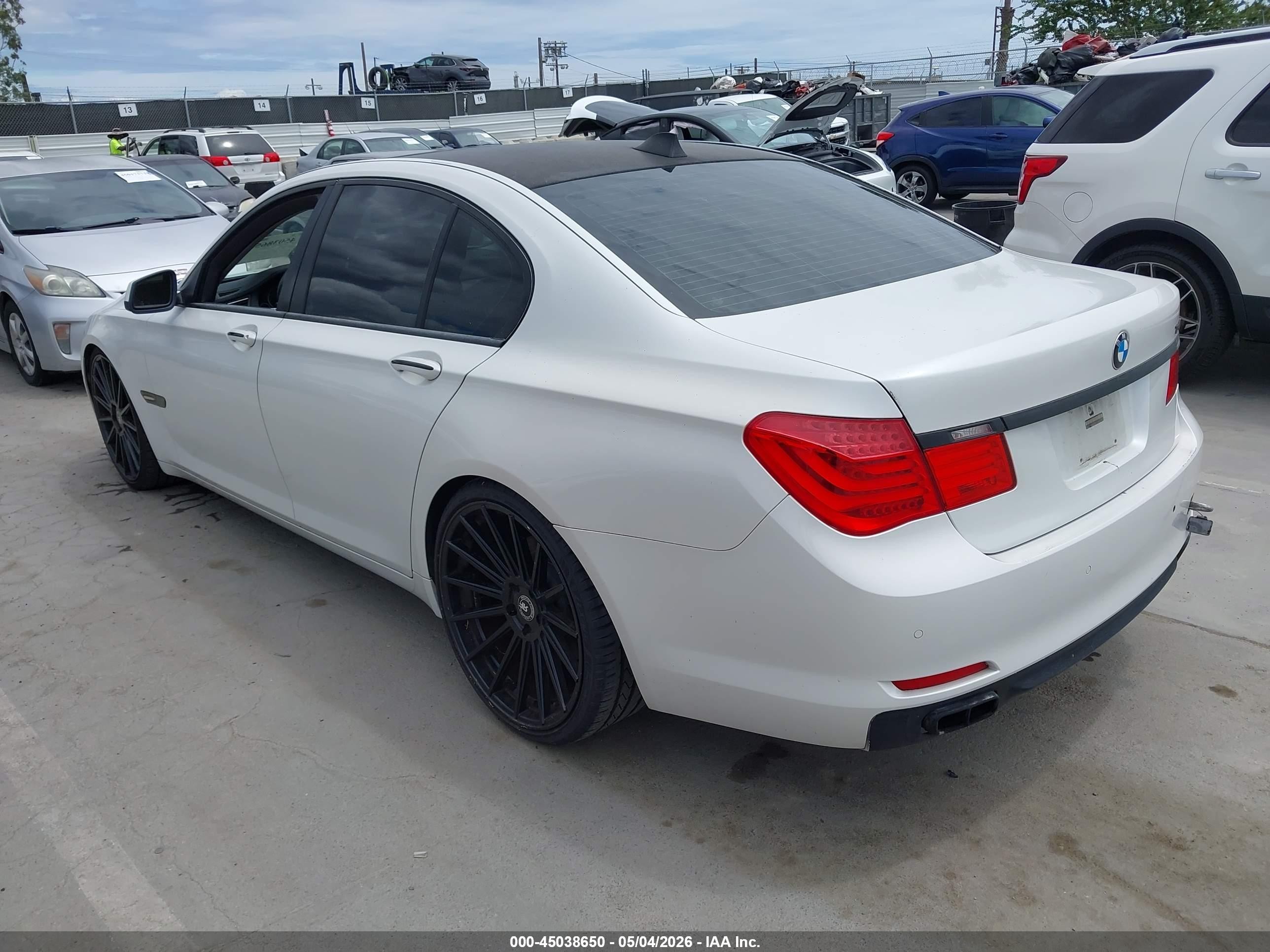 2011 Bmw 740i   White vin: WBAKA4C58BC392275