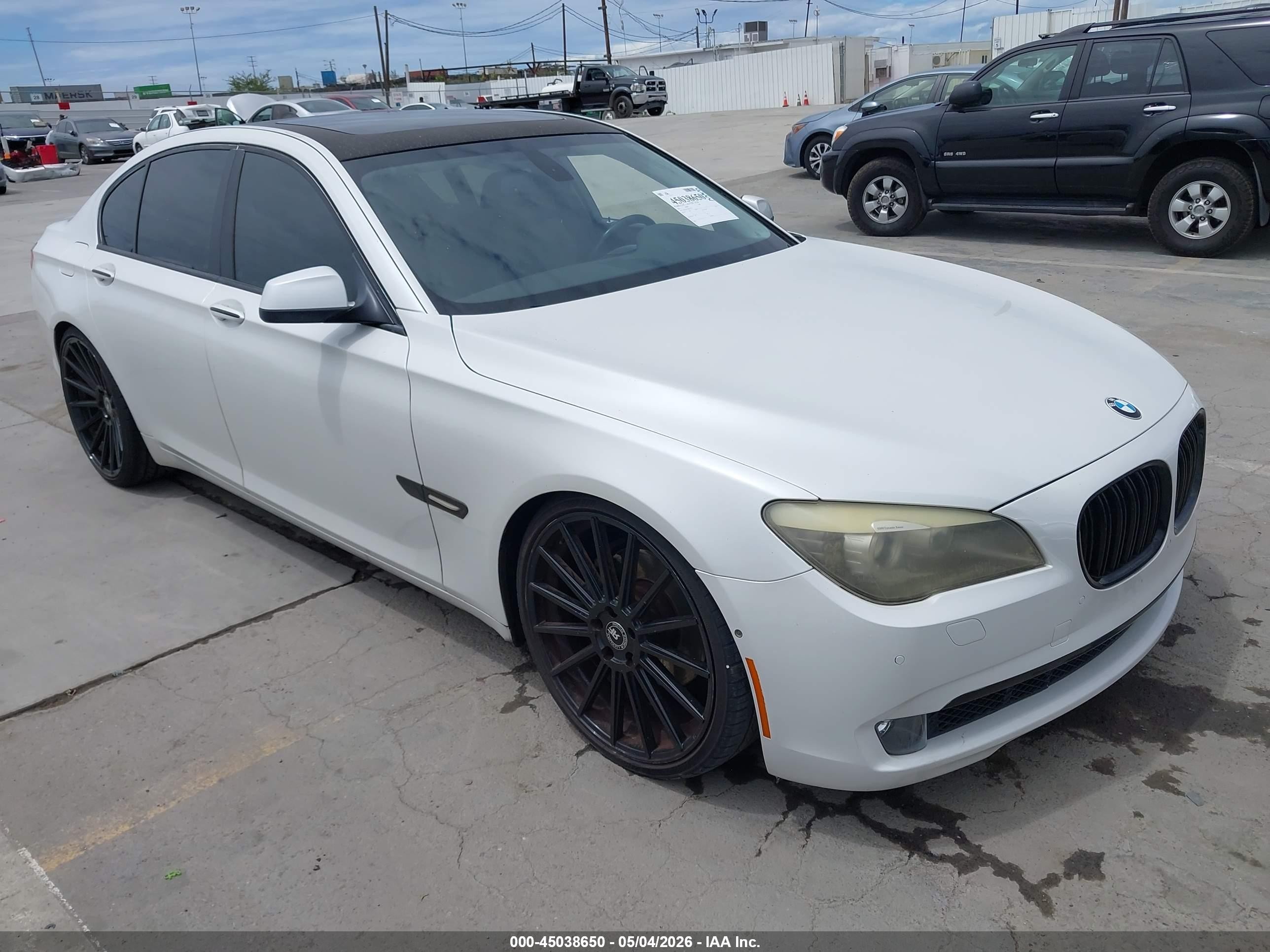 2011 Bmw 740i   Белый vin: WBAKA4C58BC392275
