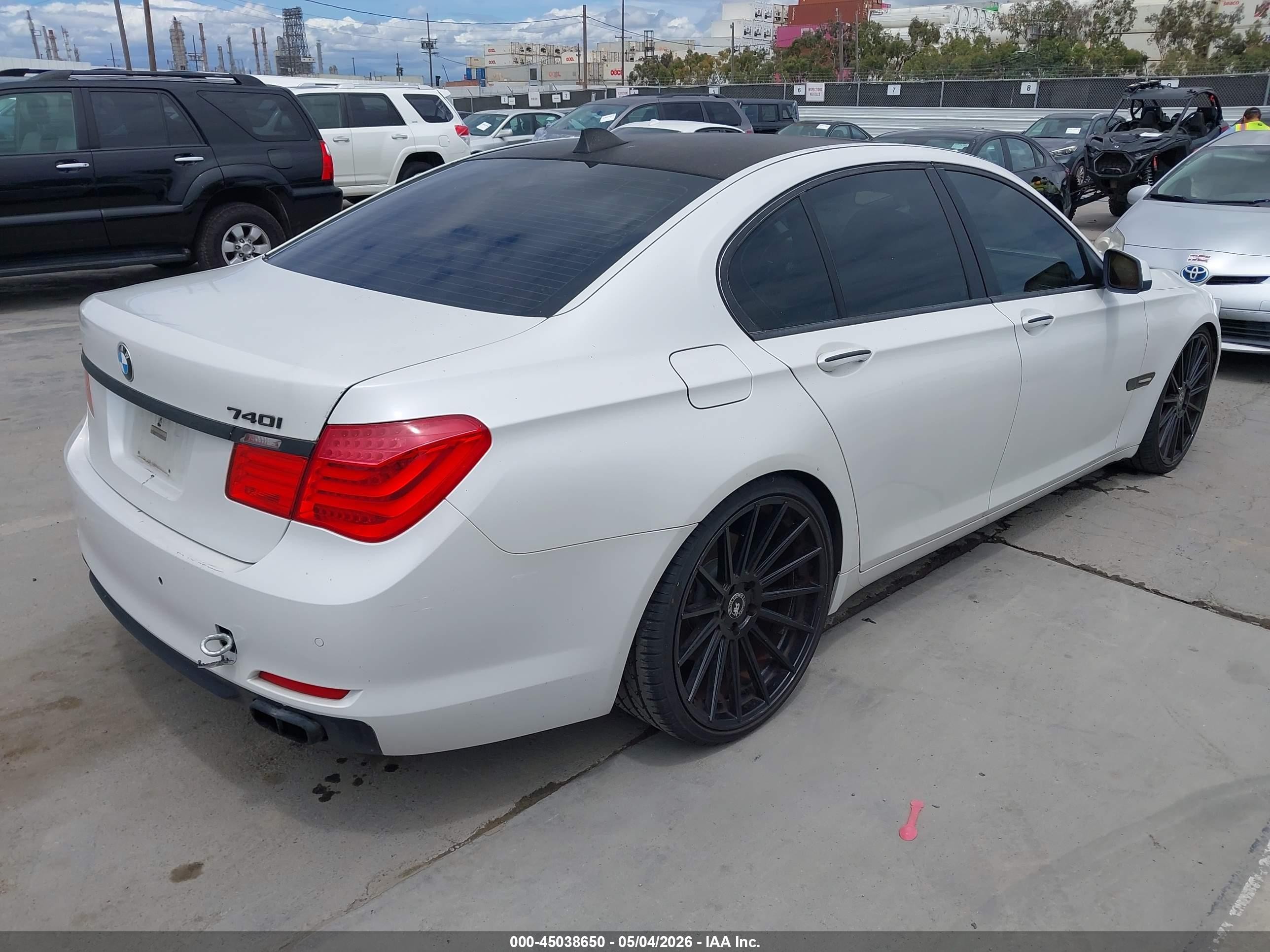 2011 Bmw 740i   White vin: WBAKA4C58BC392275