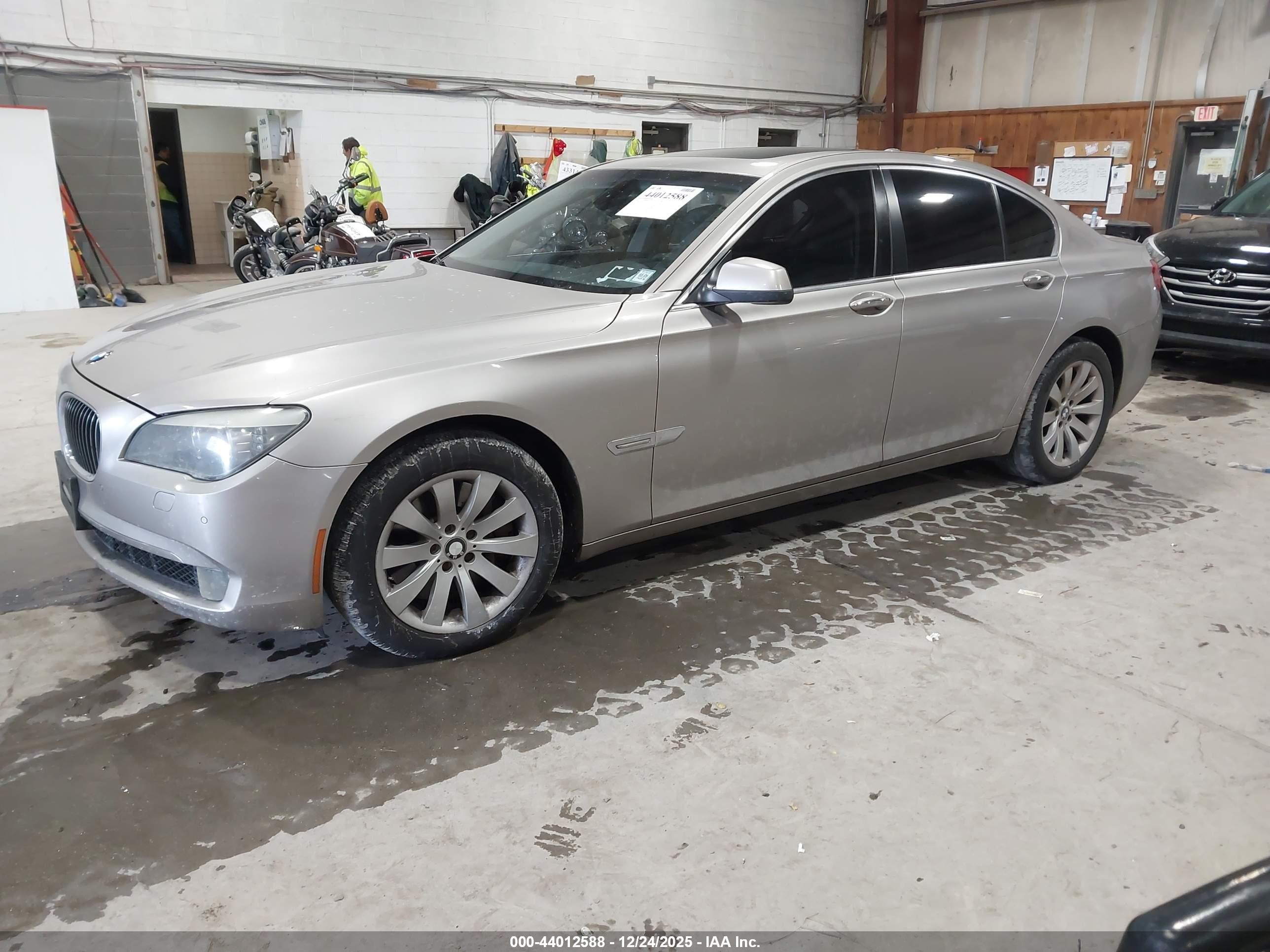 2009 Bmw 750i   Gray vin: WBAKA83579CY33833