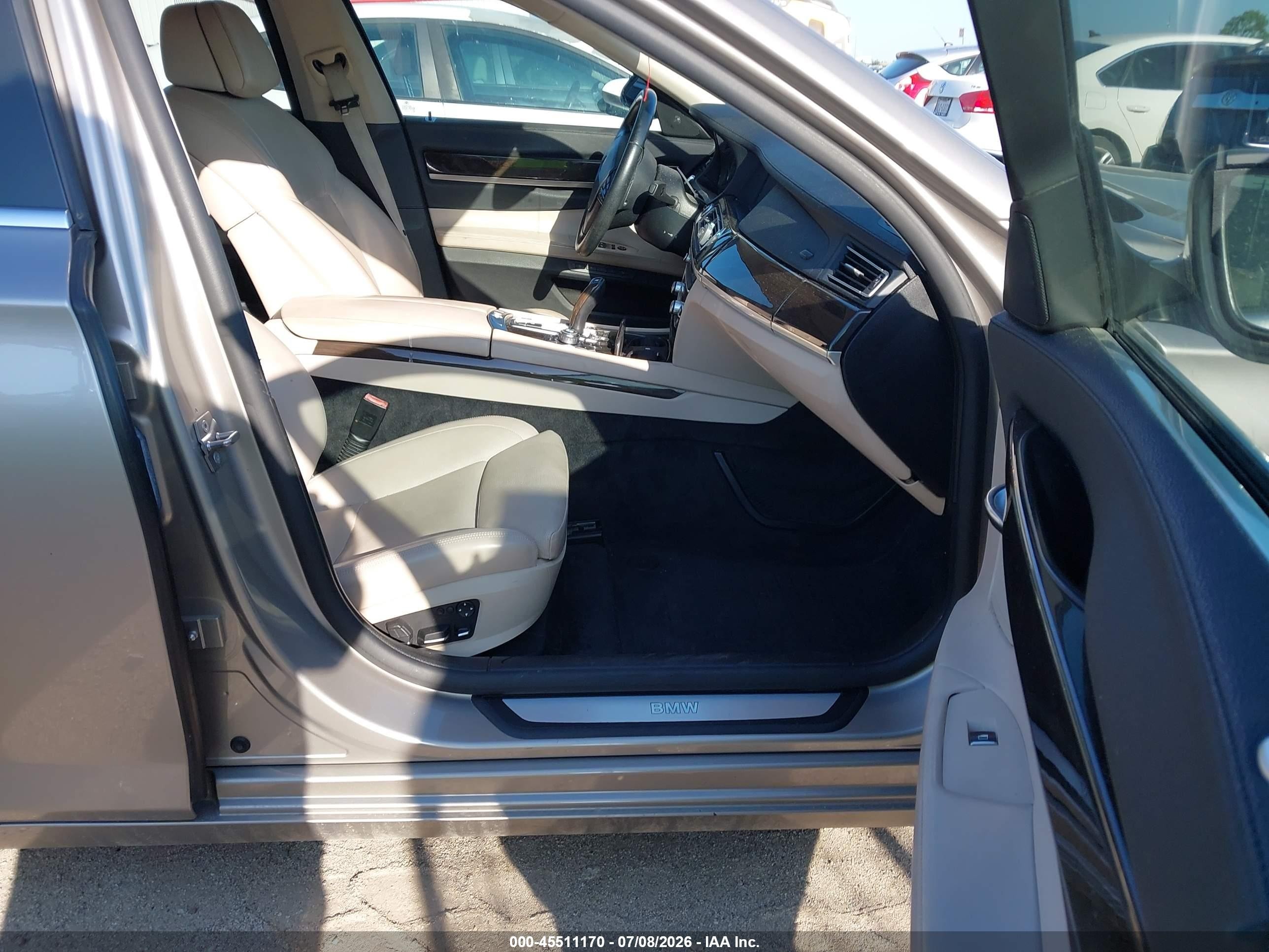 2011 Bmw 750i   Beige vin: WBAKA8C51BCY36877