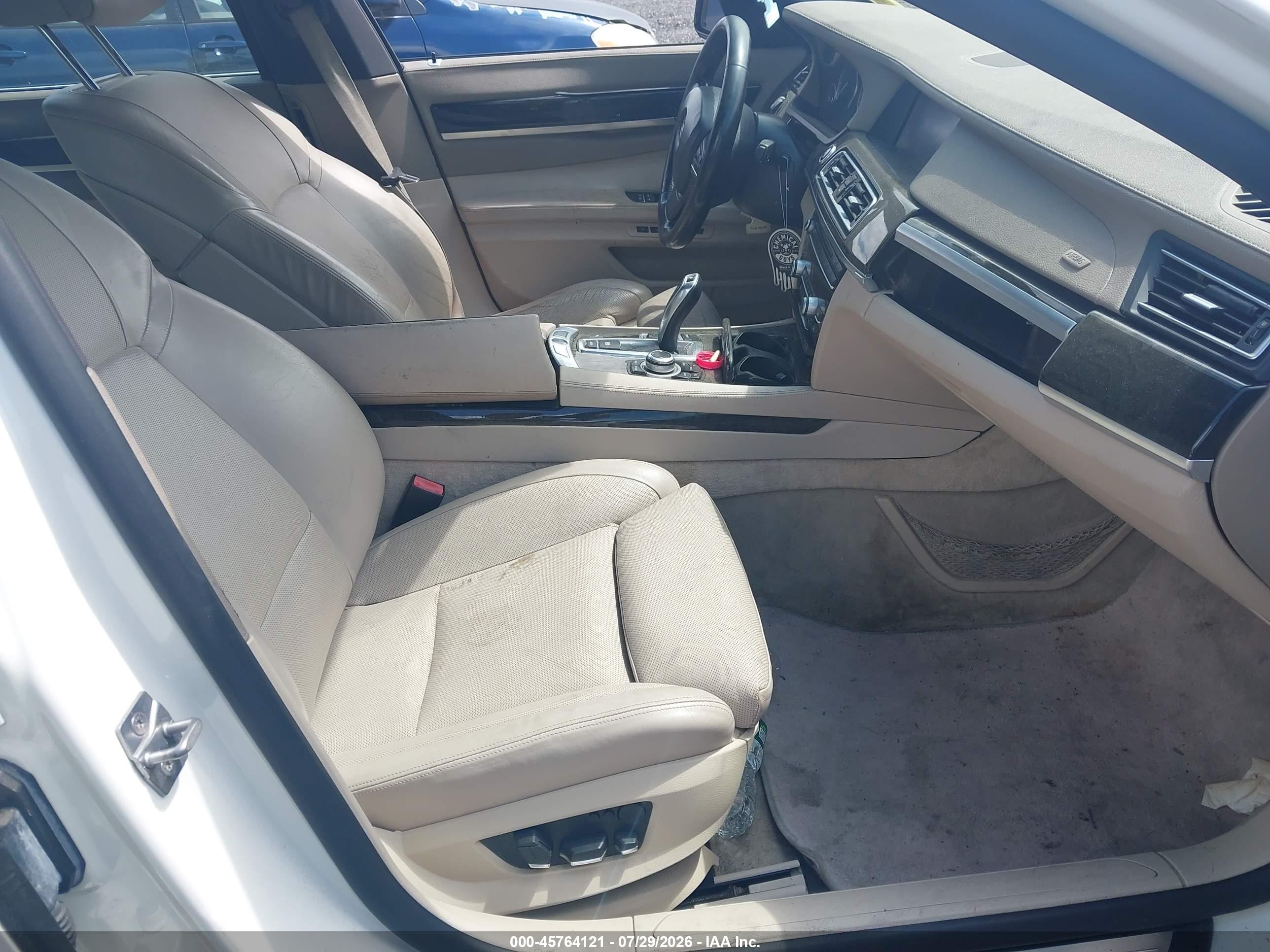2012 Bmw 750i   White vin: WBAKA8C55CDS99748