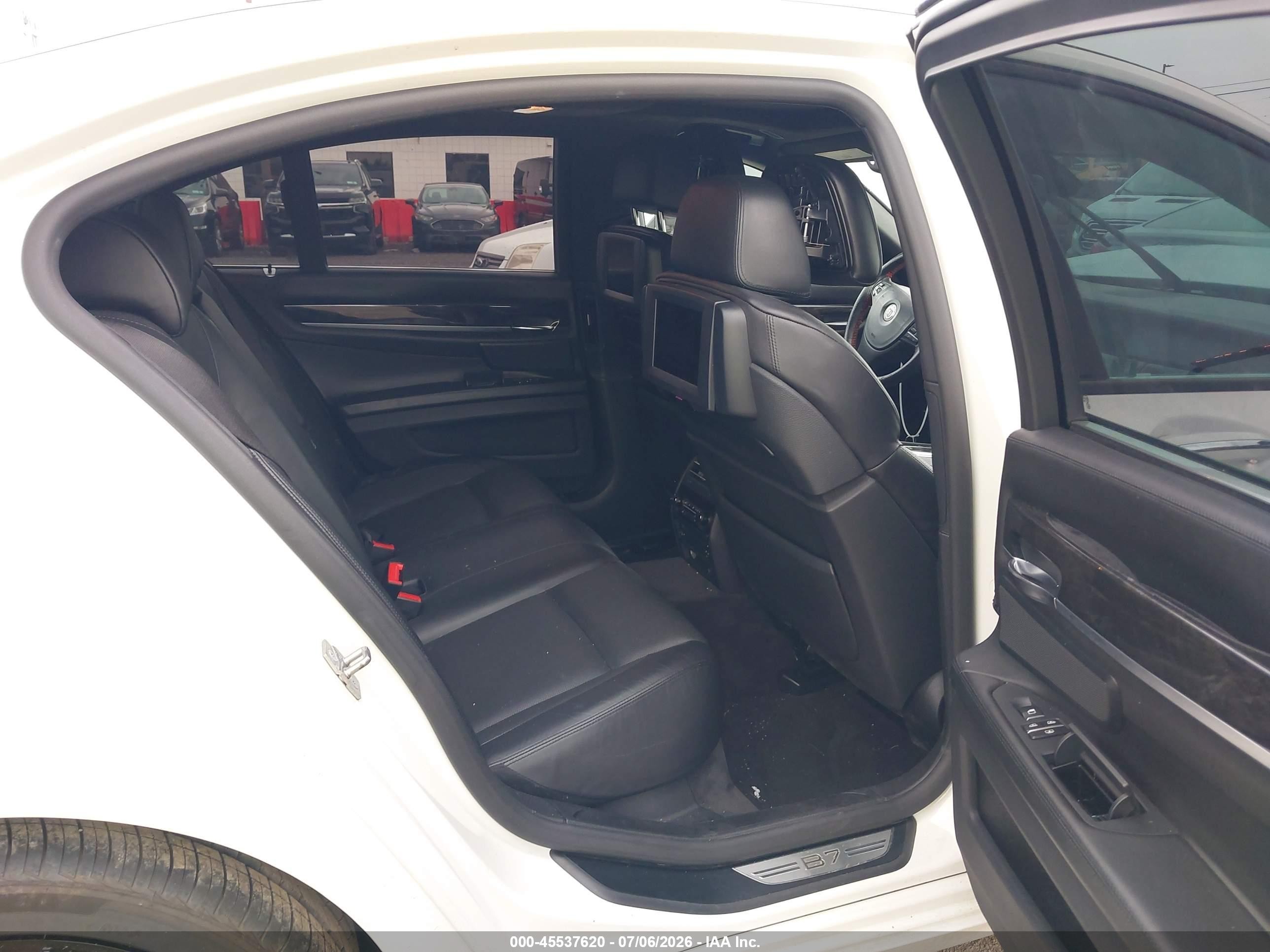 2012 Bmw 750i   White vin: WBAKA8C56CC447024