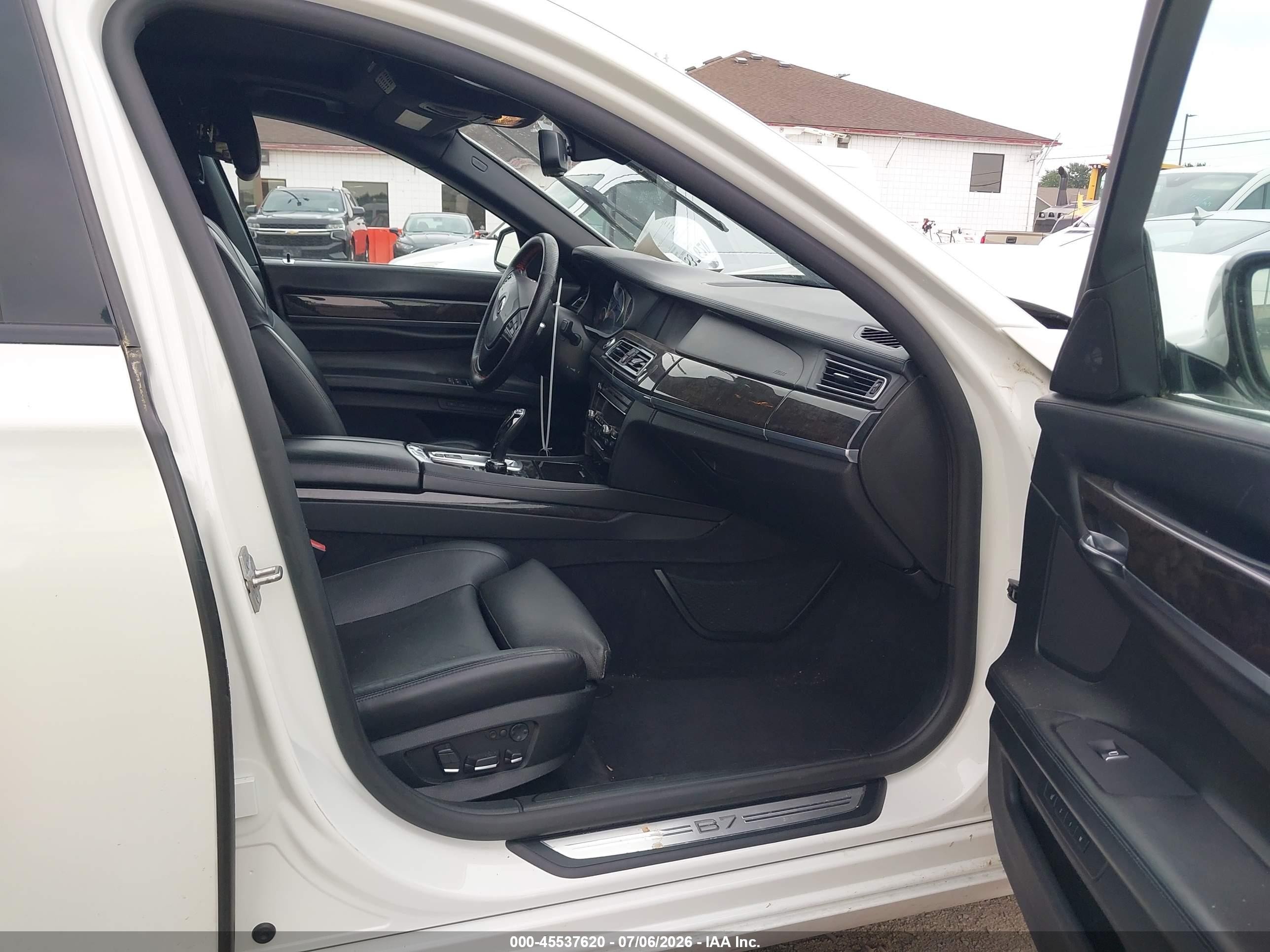2012 Bmw 750i   White vin: WBAKA8C56CC447024