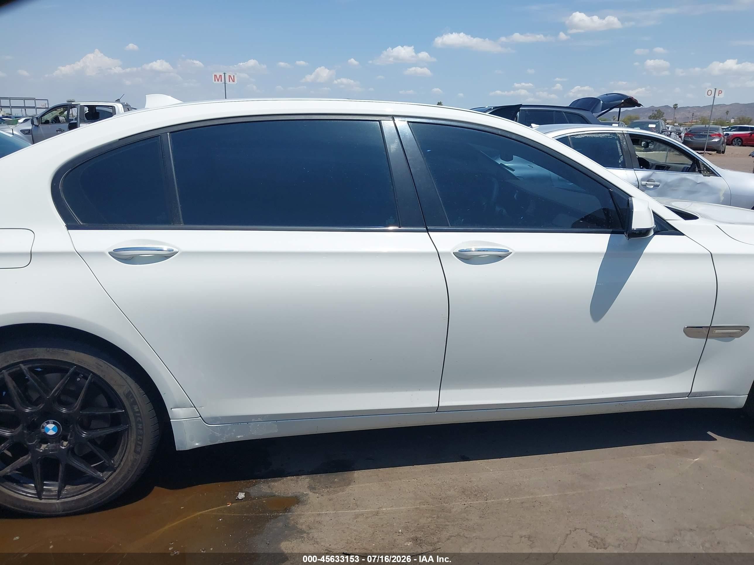 2011 Bmw 740li   White vin: WBAKB4C59BC392962
