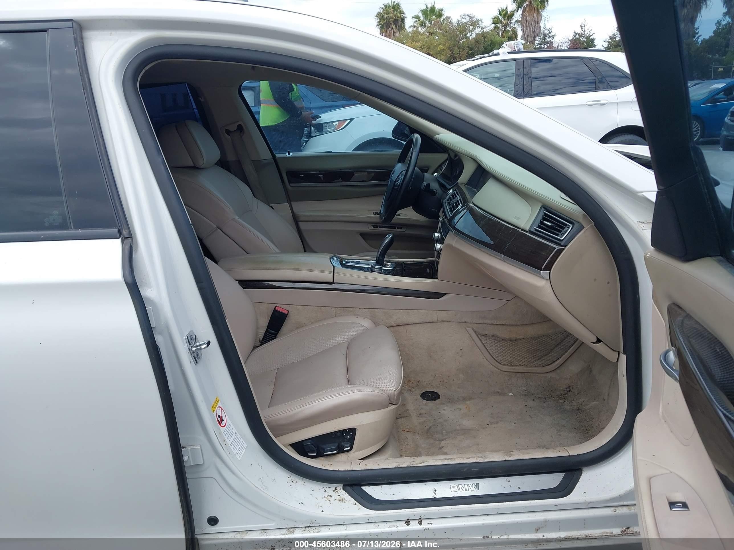 2009 Bmw 750li   White vin: WBAKB83519CY58773
