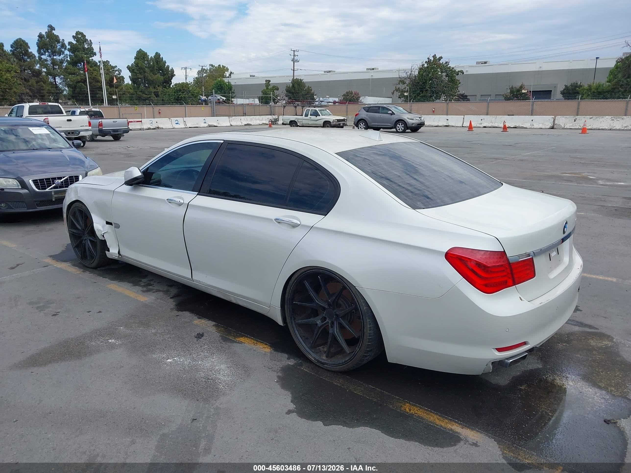 2009 Bmw 750li   White vin: WBAKB83519CY58773